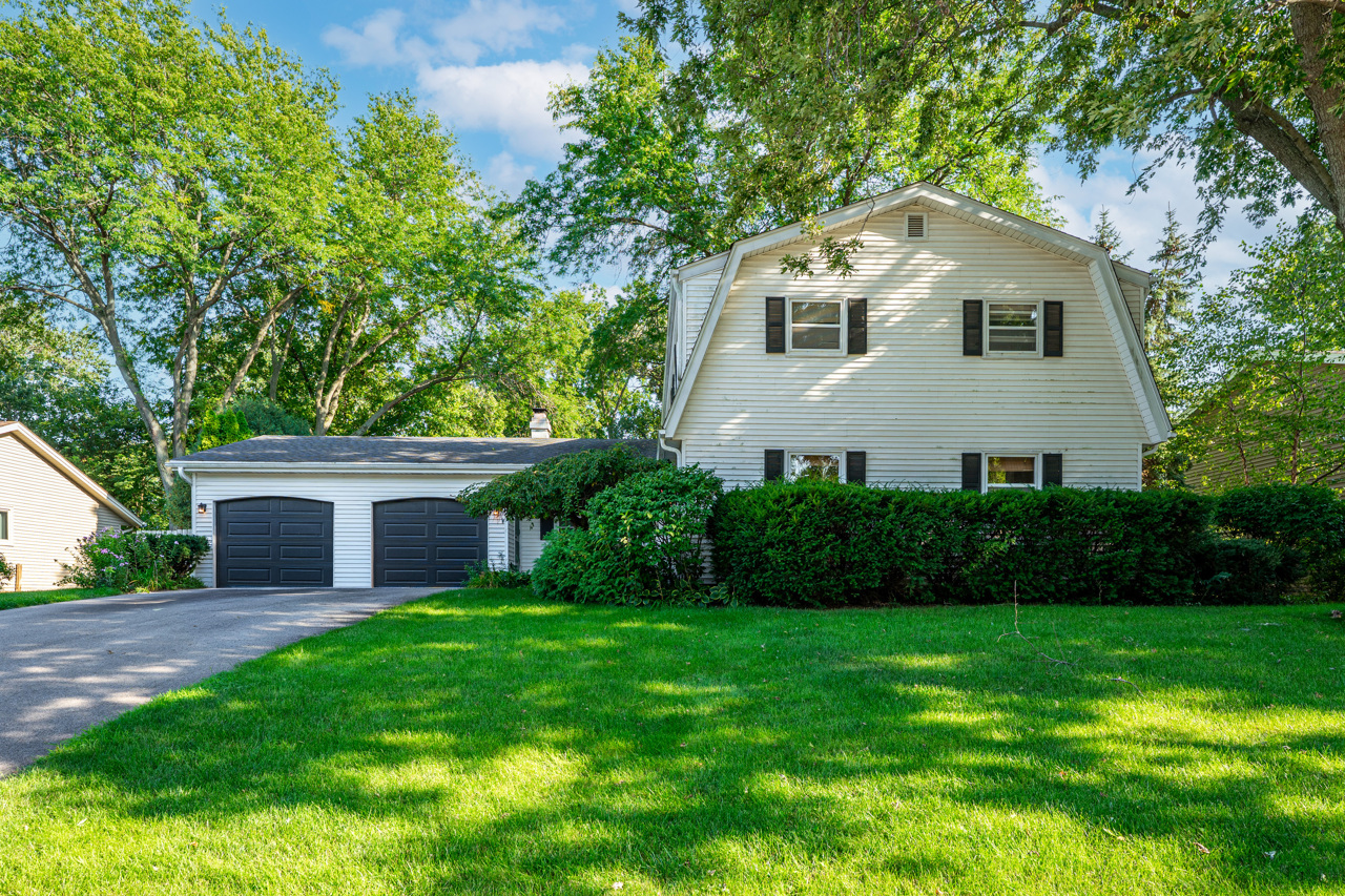 Photo 1 of Single family home for sale at 5555 Roanoke Rd, Rockford, IL 61107 | MLS# 12744527 | Listing updated on 2026-09-24