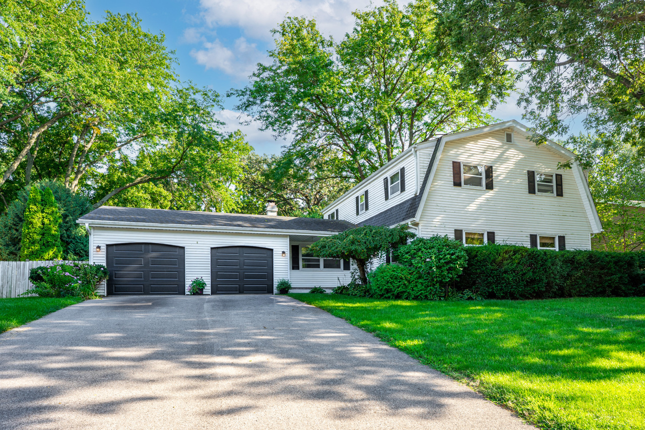 Photo 2 of Single family home for sale at 5555 Roanoke Rd, Rockford, IL 61107 | MLS# 12744527 | Listing updated on 2026-09-24