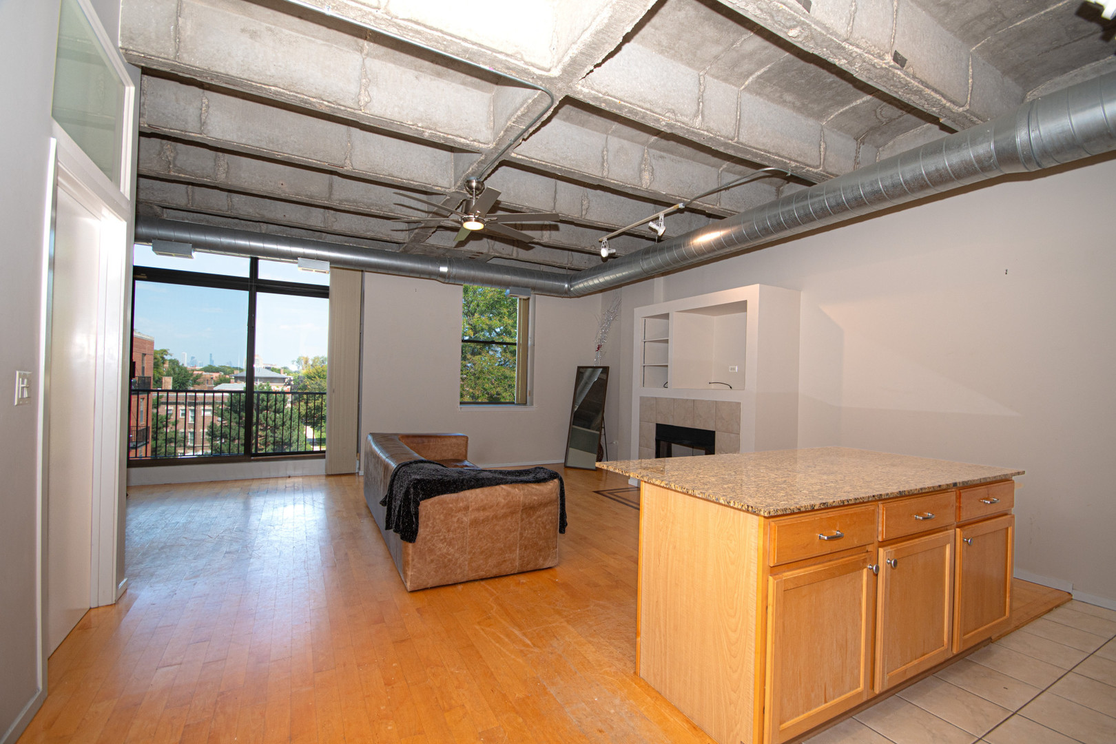 Photo 3 of Condo for sale at 5200 S Ellis Ave #402, Chicago, IL 60615 | MLS# 12746180 | Listing updated on 2026-09-24