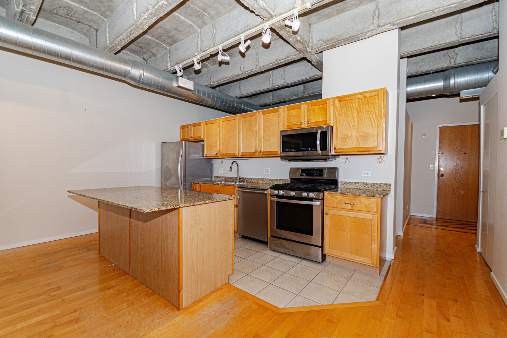 Listing Photo 4 - Condo for sale in building located at 5200 S Ellis Ave, Chicago, IL 60615 - Unit #402