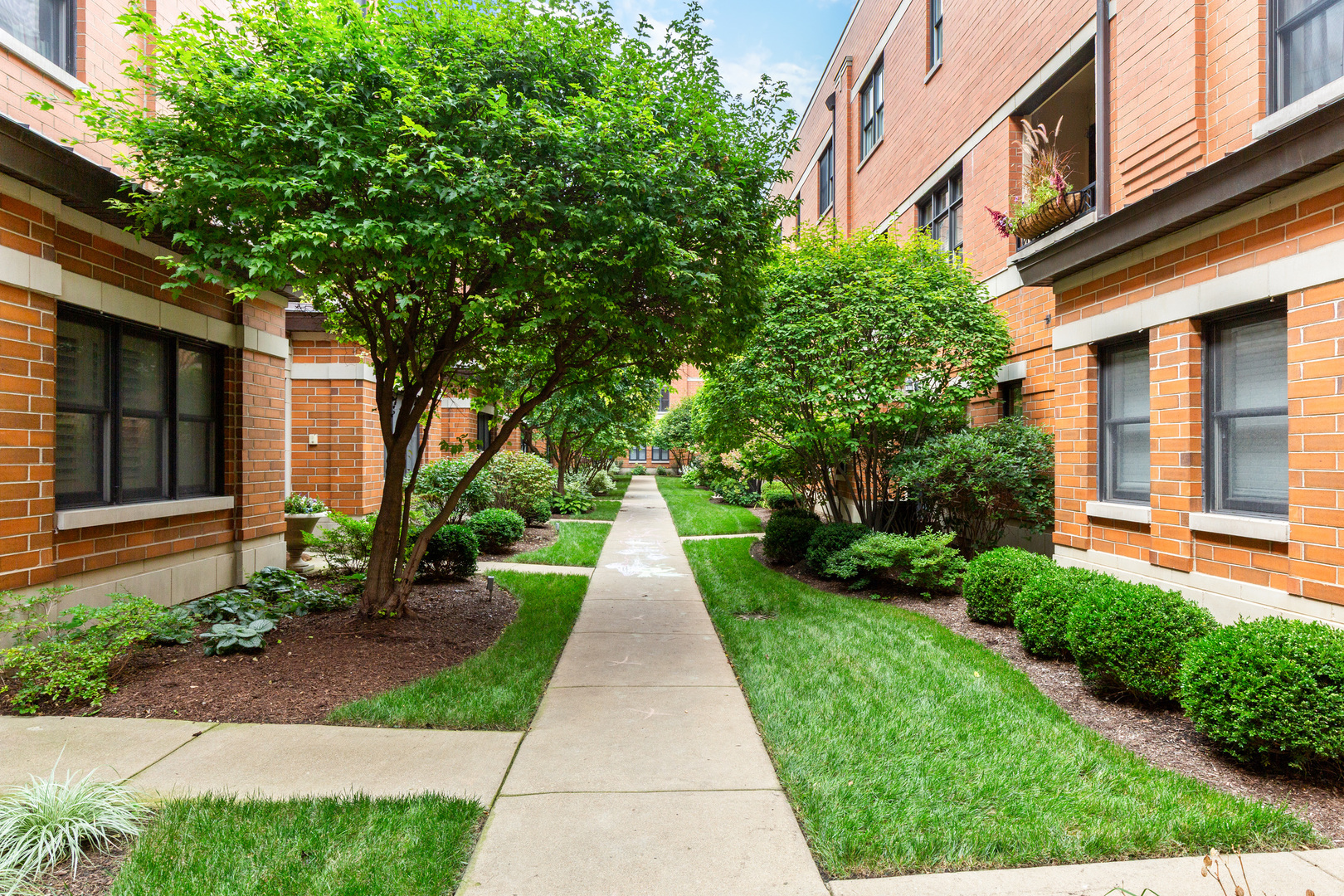 Photo 1 of Townhouse for sale at 3842 N Southport Ave #L, Chicago, IL 60613 | MLS# 12747124 | Listing updated on 2026-09-21