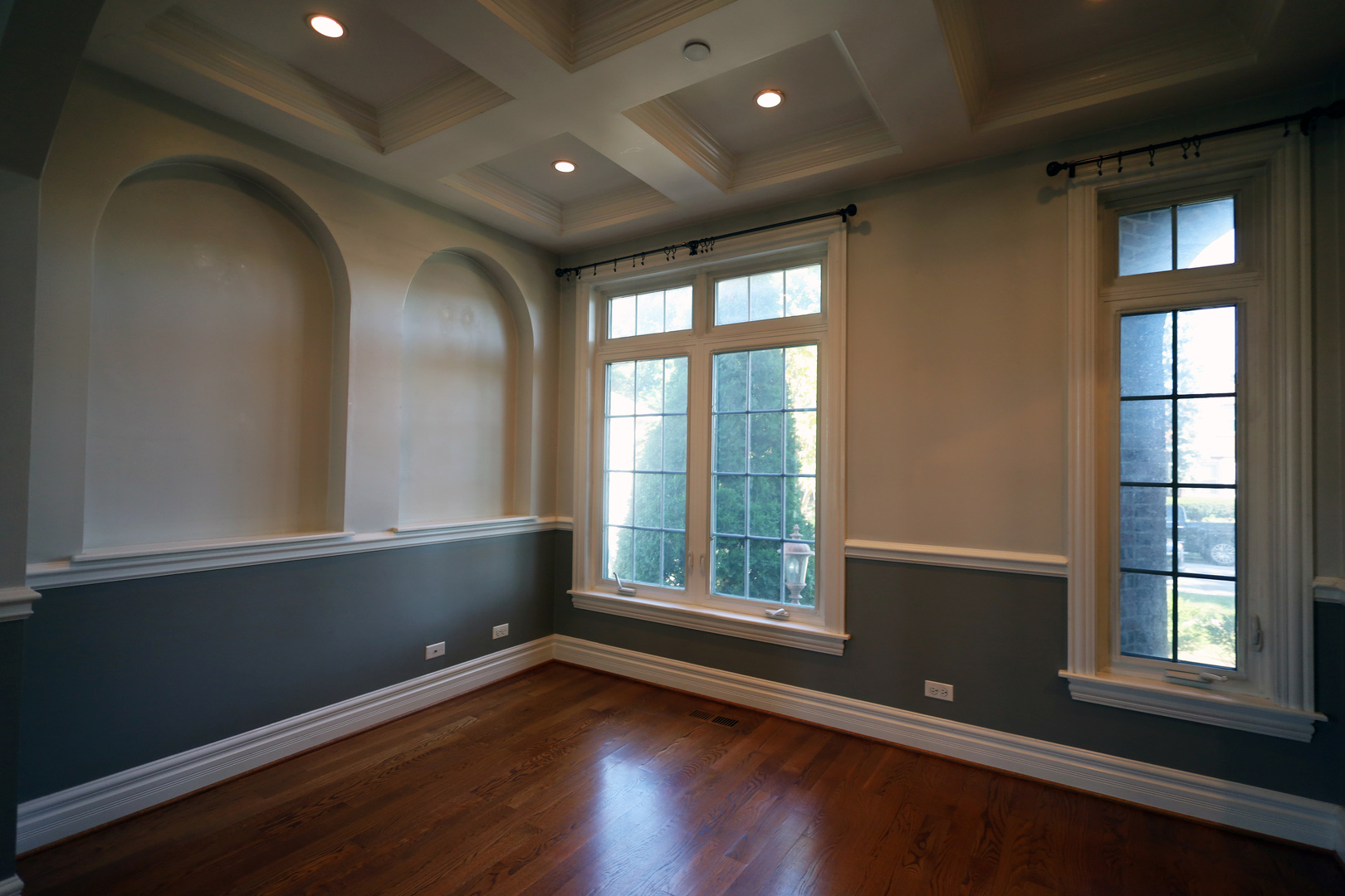 Photo 2 of Single family home for sale at 10 N Delphia Ave, Park Ridge, IL 60068 | MLS# 12748379 | Listing updated on 2026-10-07