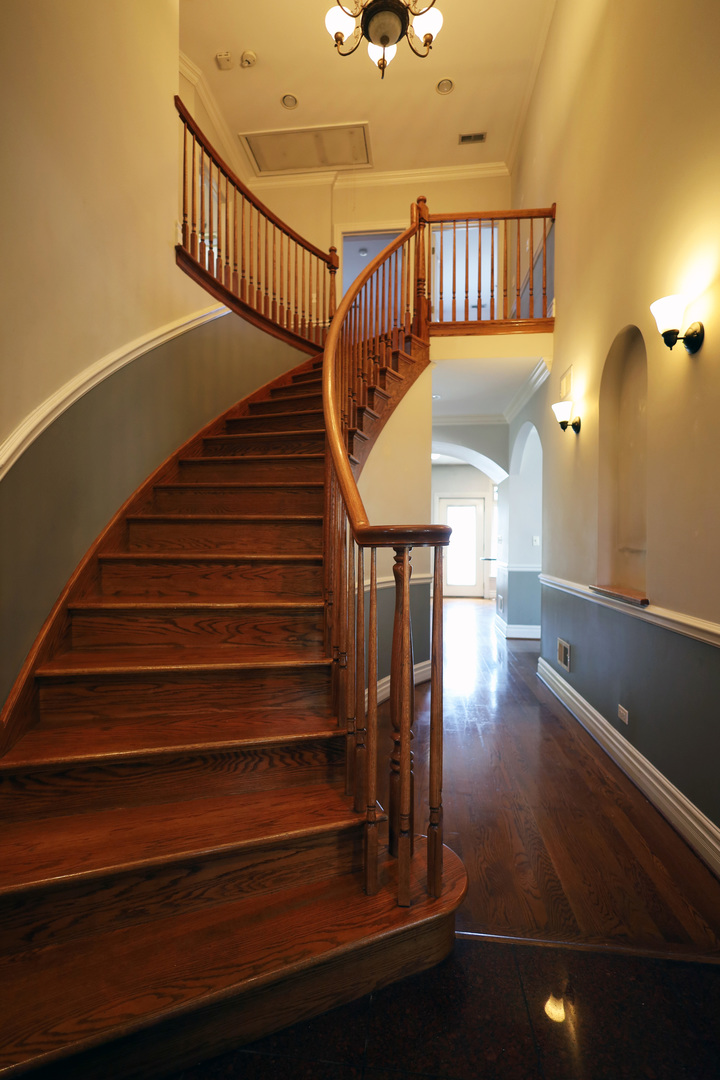 Photo 1 of Single family home for sale at 10 N Delphia Ave, Park Ridge, IL 60068 | MLS# 12748379 | Listing updated on 2026-10-07