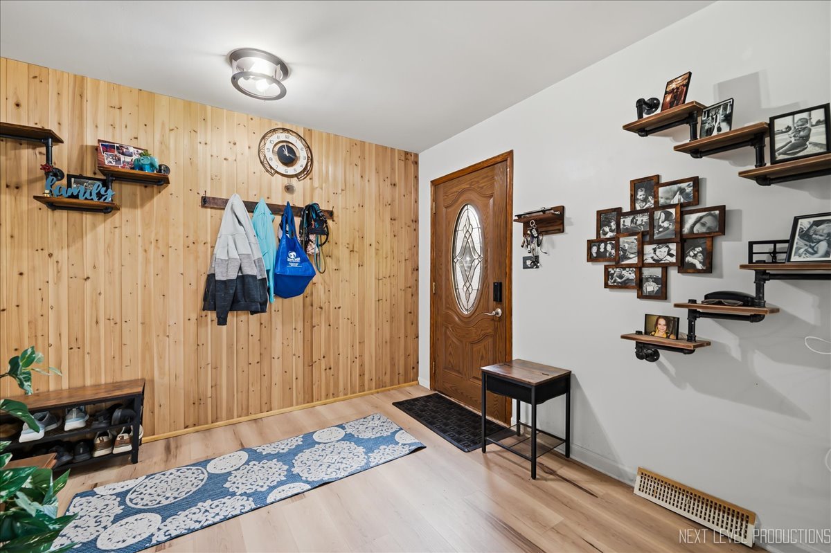 Photo 4 of Single family home for sale at 624 Shorewood Dr, Shorewood, IL 60404 | MLS# 12748894 | Listing updated on 2026-09-24