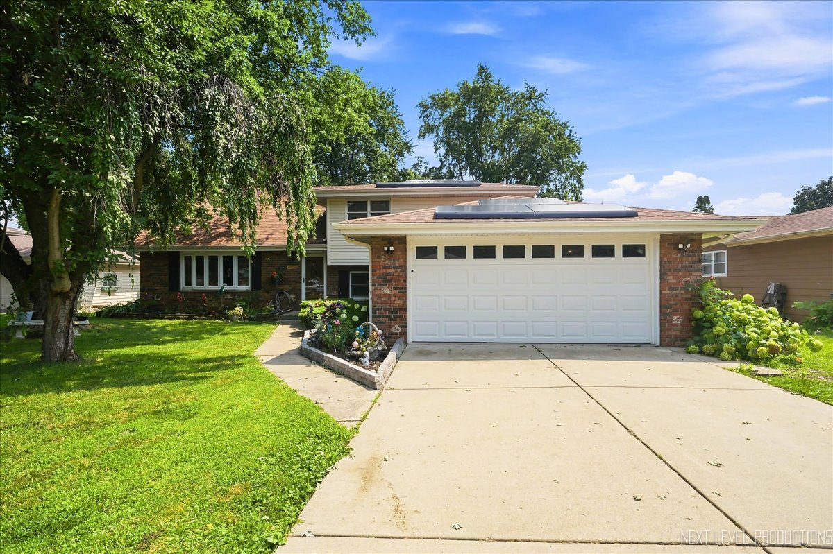 Photo 1 of Single family home for sale at 624 Shorewood Dr, Shorewood, IL 60404 | MLS# 12748894 | Listing updated on 2026-09-24