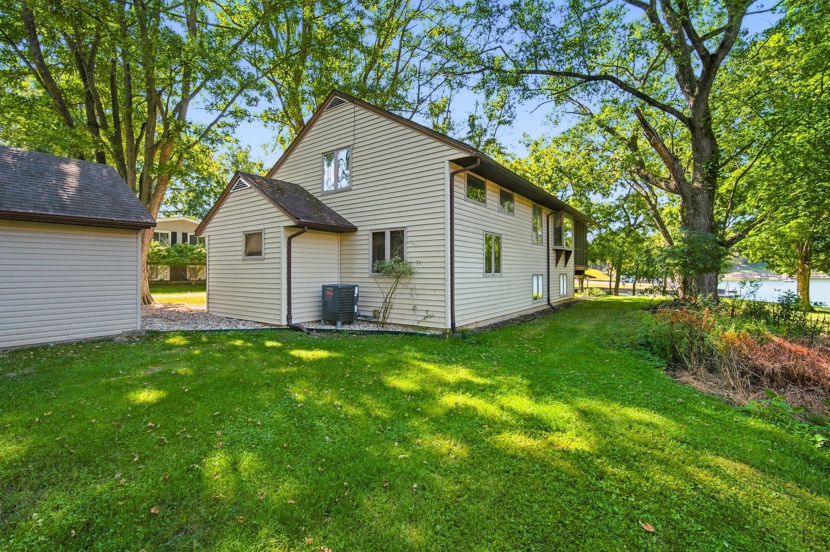 Photo 3 of Single family home for sale at 154 Beachview Ct, Varna, IL 61375 | MLS# 12749454 | Listing updated on 2026-10-07