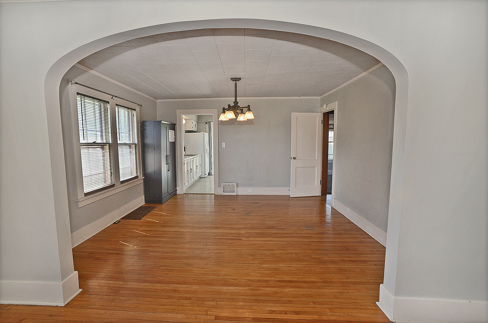 Photo 3 of Single family home for sale at 1601 W Main St, Ottawa, IL 61350 | MLS# 12751686 | Listing updated on 2026-10-07