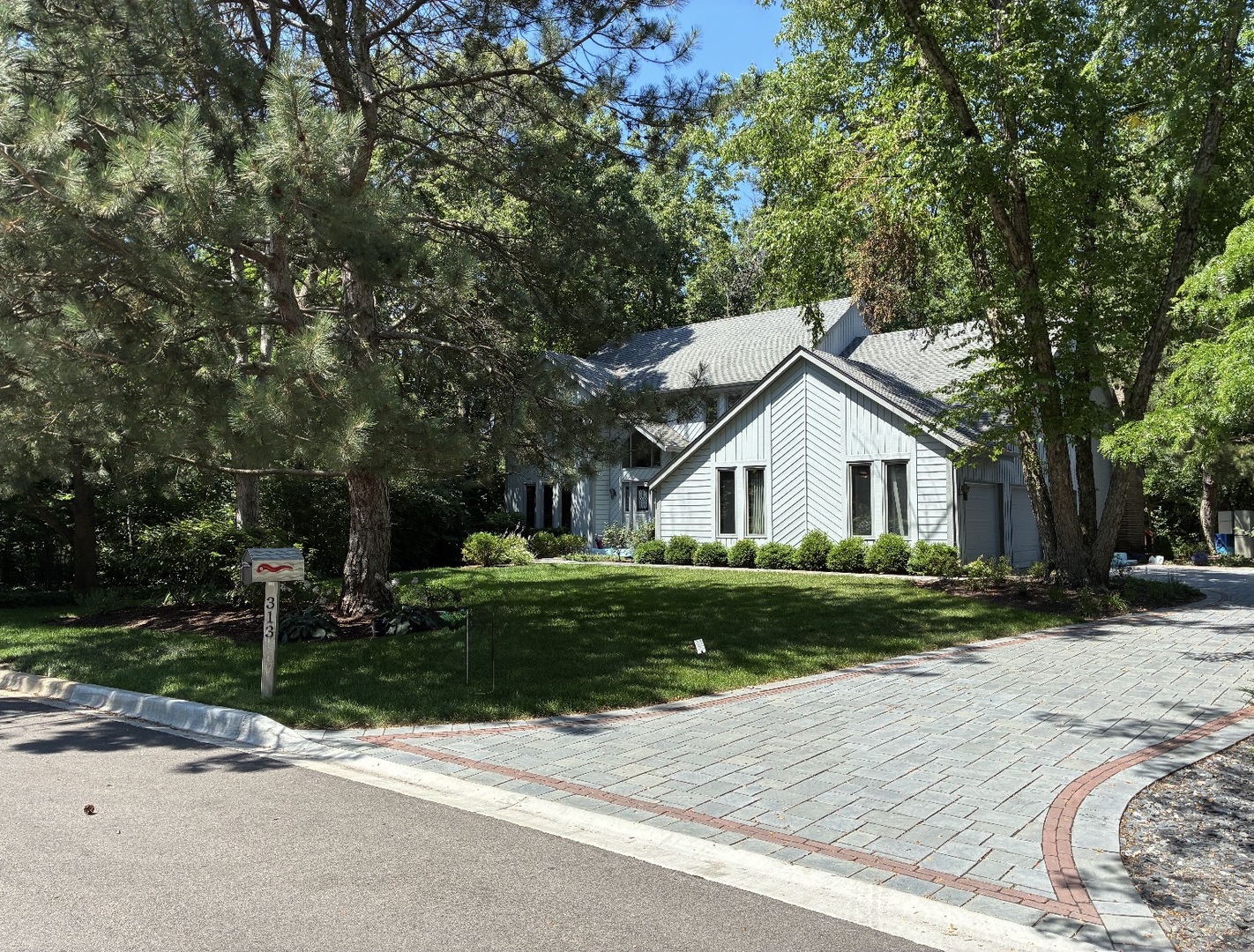 Photo 2 of Single family home for sale at 313 Whitmore Ln, Lake Forest, IL 60045 | MLS# 12752140 | Listing updated on 2026-09-21