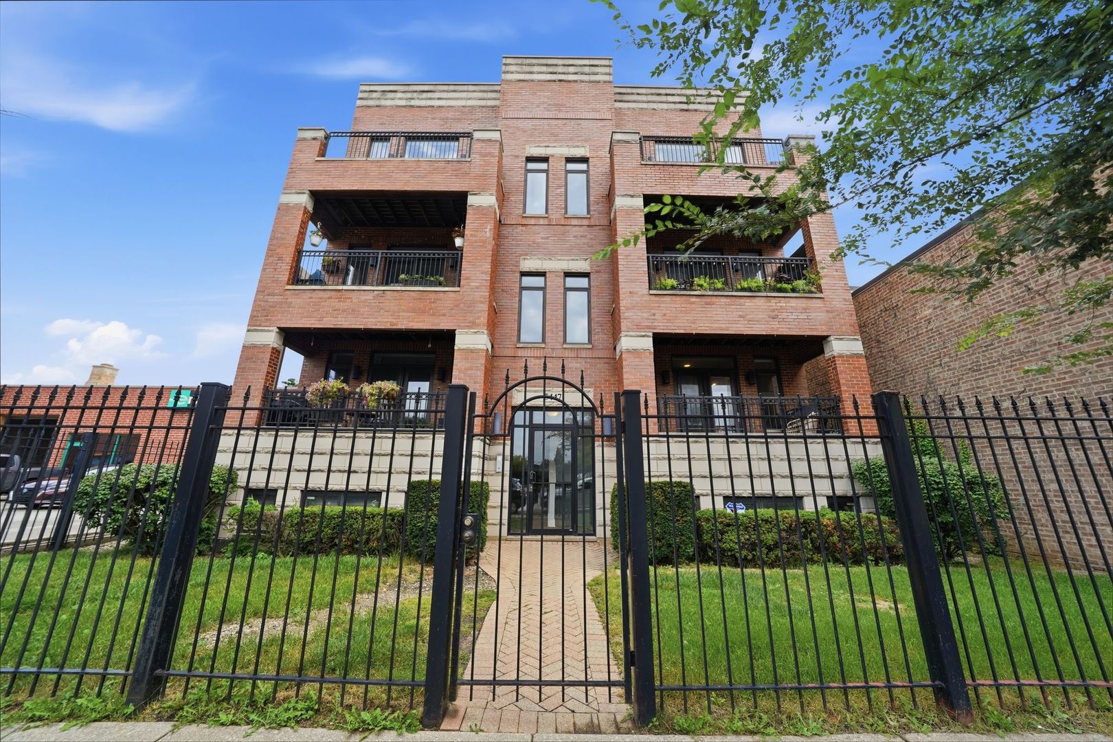 Photo 1 of Condo for sale at 5445 N Northwest Hwy #1S, Chicago, IL 60630 | MLS# 12754114 | Listing updated on 2026-09-24