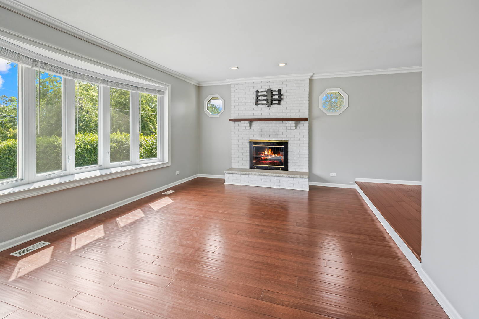 Photo 3 of Single family home for sale at 17008 Forest Ave, Oak Forest, IL 60452 | MLS# 12756864 | Listing updated on 2026-09-24