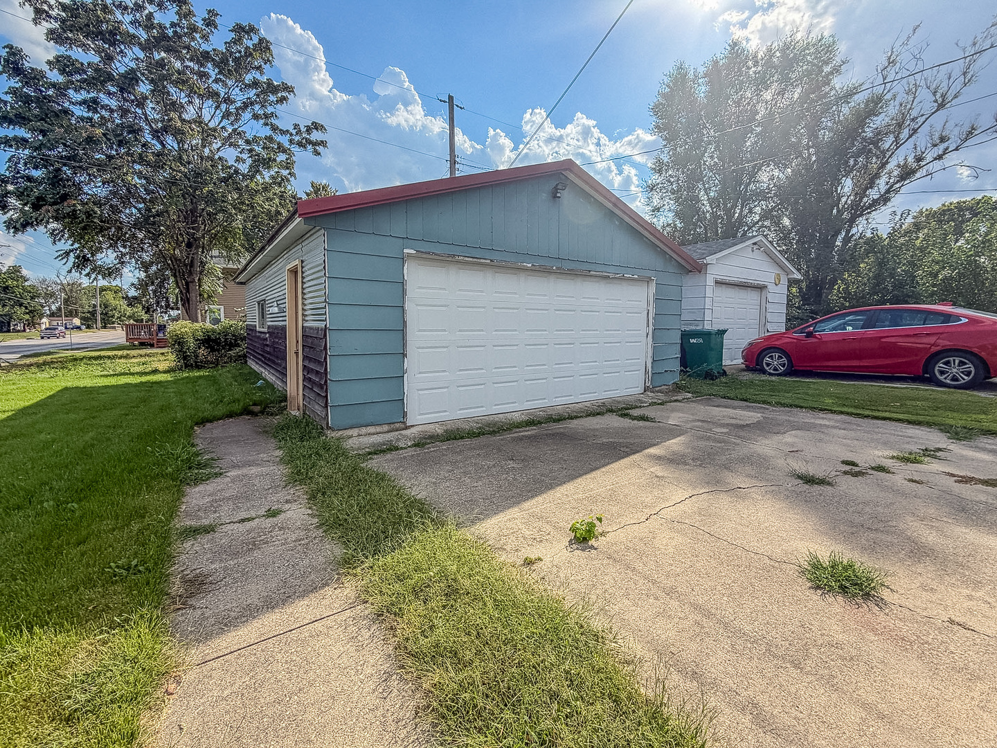 Photo 4 of Single family home for sale at 2195 E Decatur St, Decatur, IL 62521 | MLS# 12758773 | Listing updated on 2026-09-24