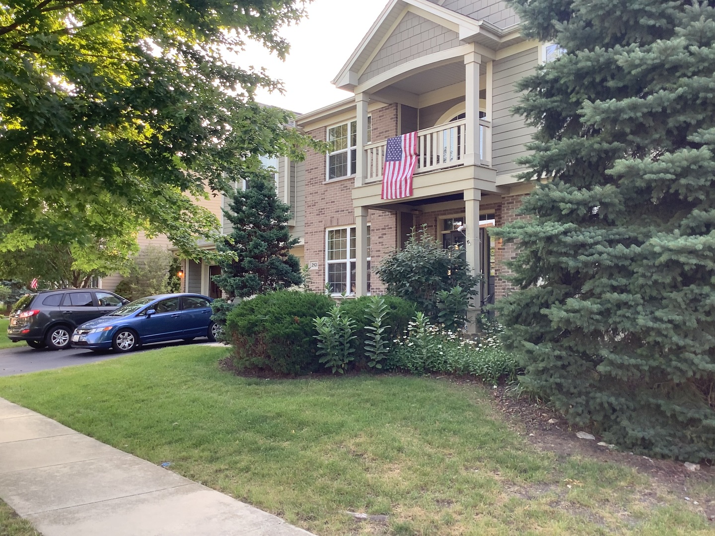 Photo 3 of Single family home for sale at 2921 Kelly Dr, Elgin, IL 60124 | MLS# 12758894 | Listing updated on 2026-09-21