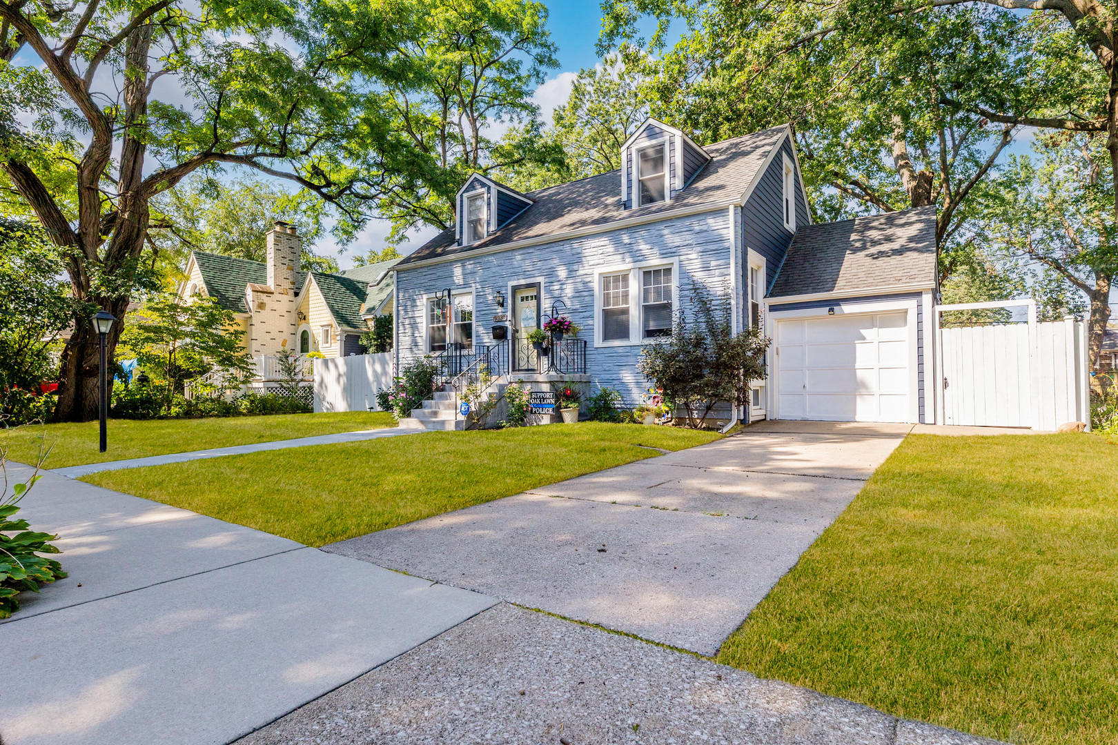 Photo 3 of Single family home for sale at 9330 S 50th Avenue, Oak Lawn, IL 60453 | MLS# 12759892 | Listing updated on 2026-09-24