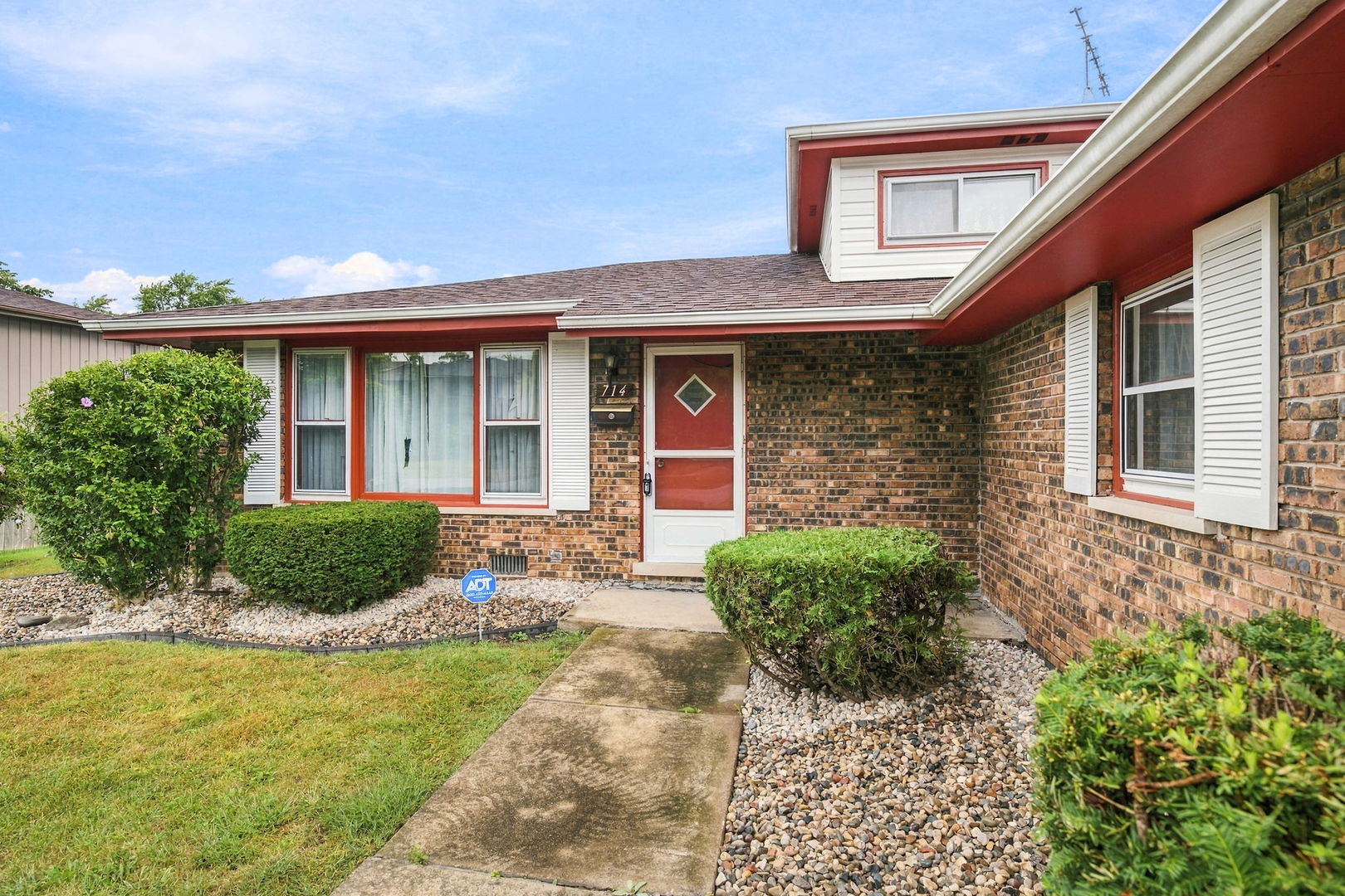 Photo 3 of Single family home for sale at 714 E 194th Street, Glenwood, IL 60425 | MLS# 12759897 | Listing updated on 2026-09-24