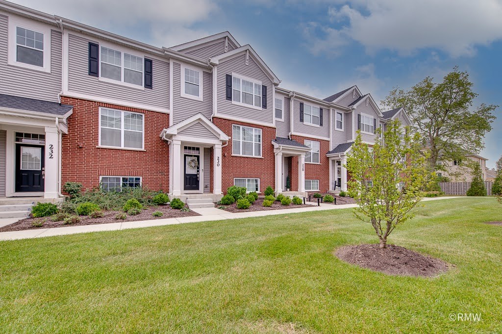 Photo 1 of Townhouse for sale at 230 Timberleaf Cir, Roselle, IL 60172 | MLS# 12761532 | Listing updated on 2026-09-24