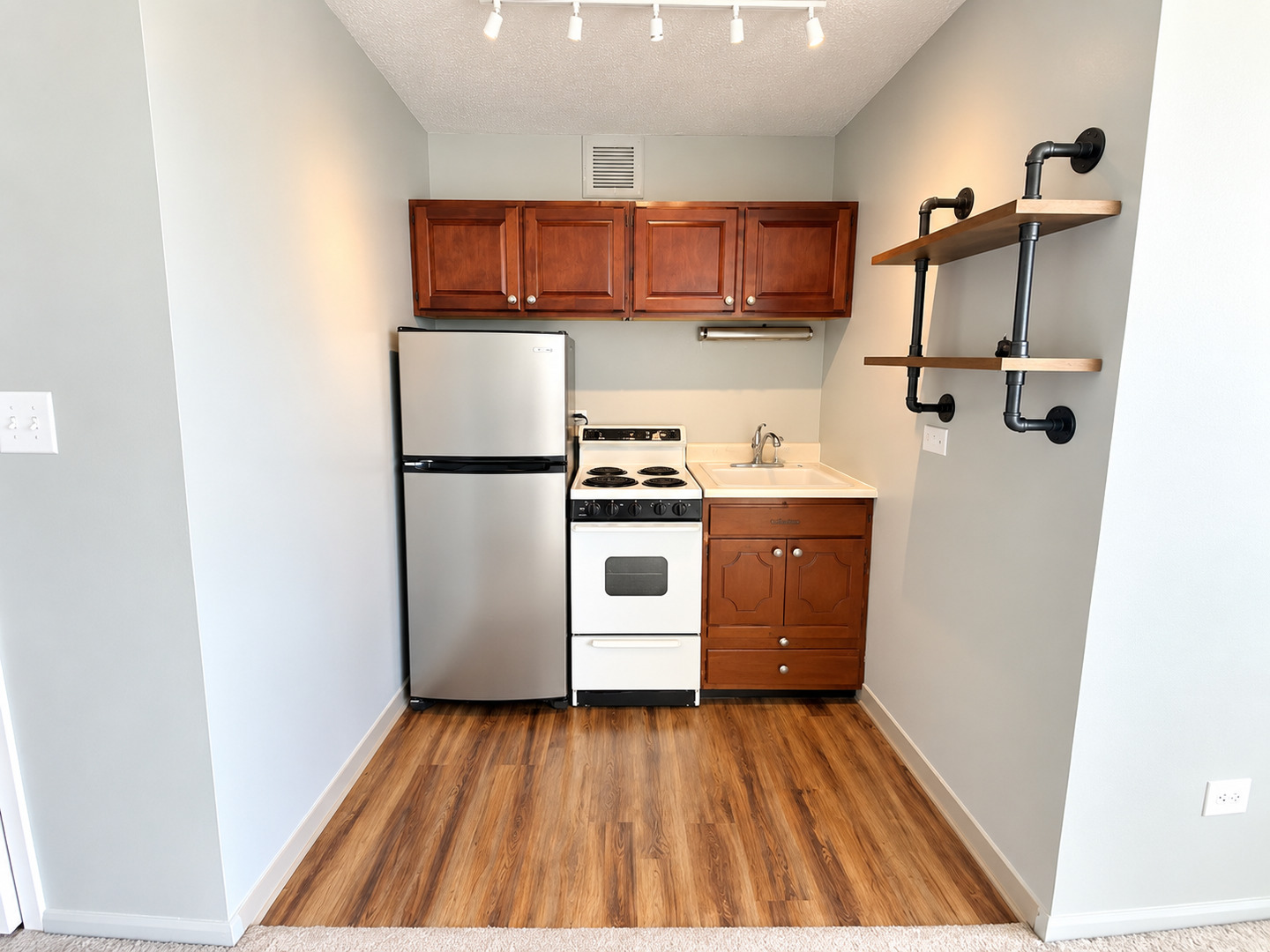Photo 3 of Condo for sale at 3110 N Sheridan Rd #1407, Chicago, IL 60657 | MLS# 12761991 | Listing updated on 2026-09-24