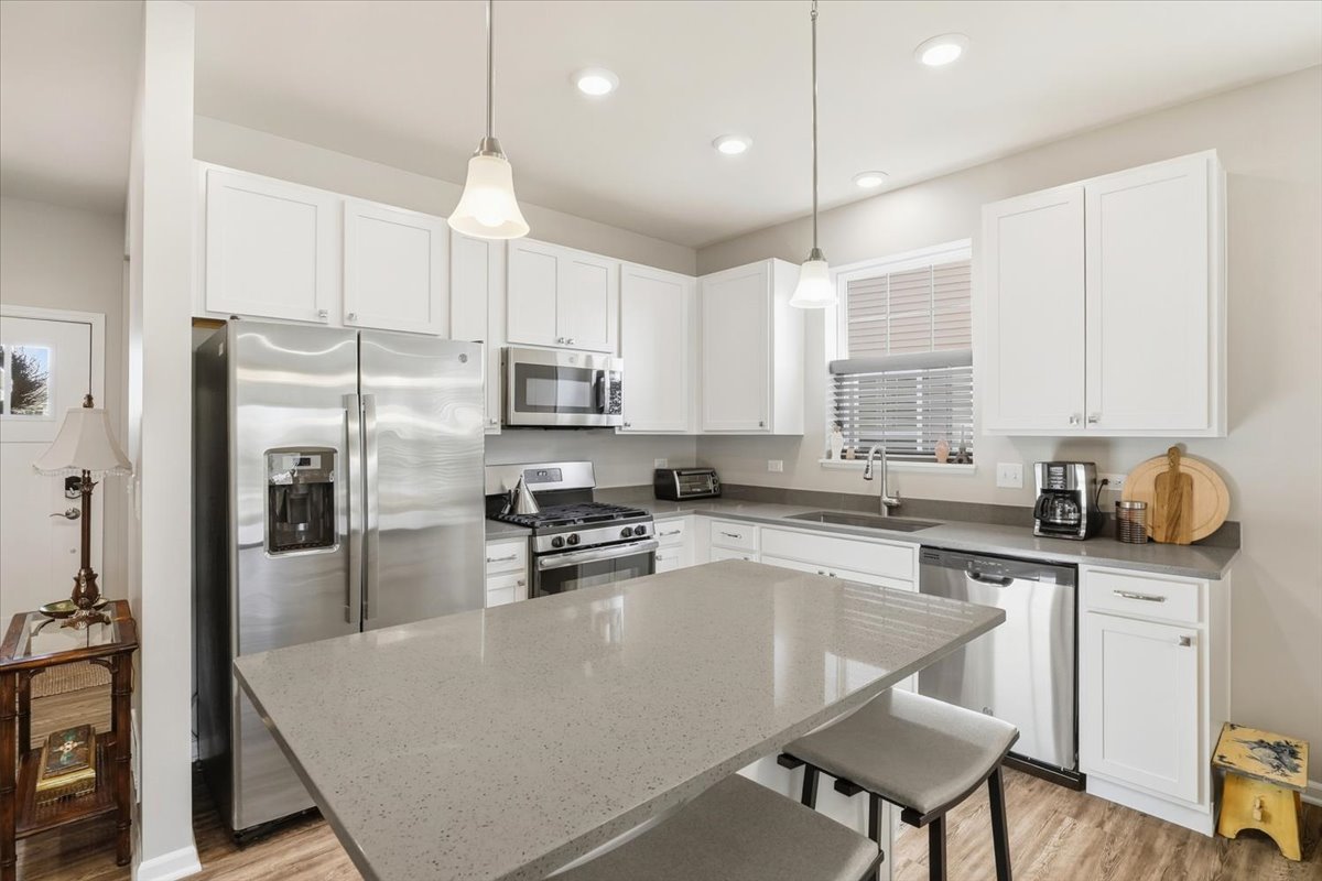 Photo 4 of Single family home for sale at 1812 Alta Dr, Volo, IL 60020 | MLS# 12762045 | Listing updated on 2026-09-21