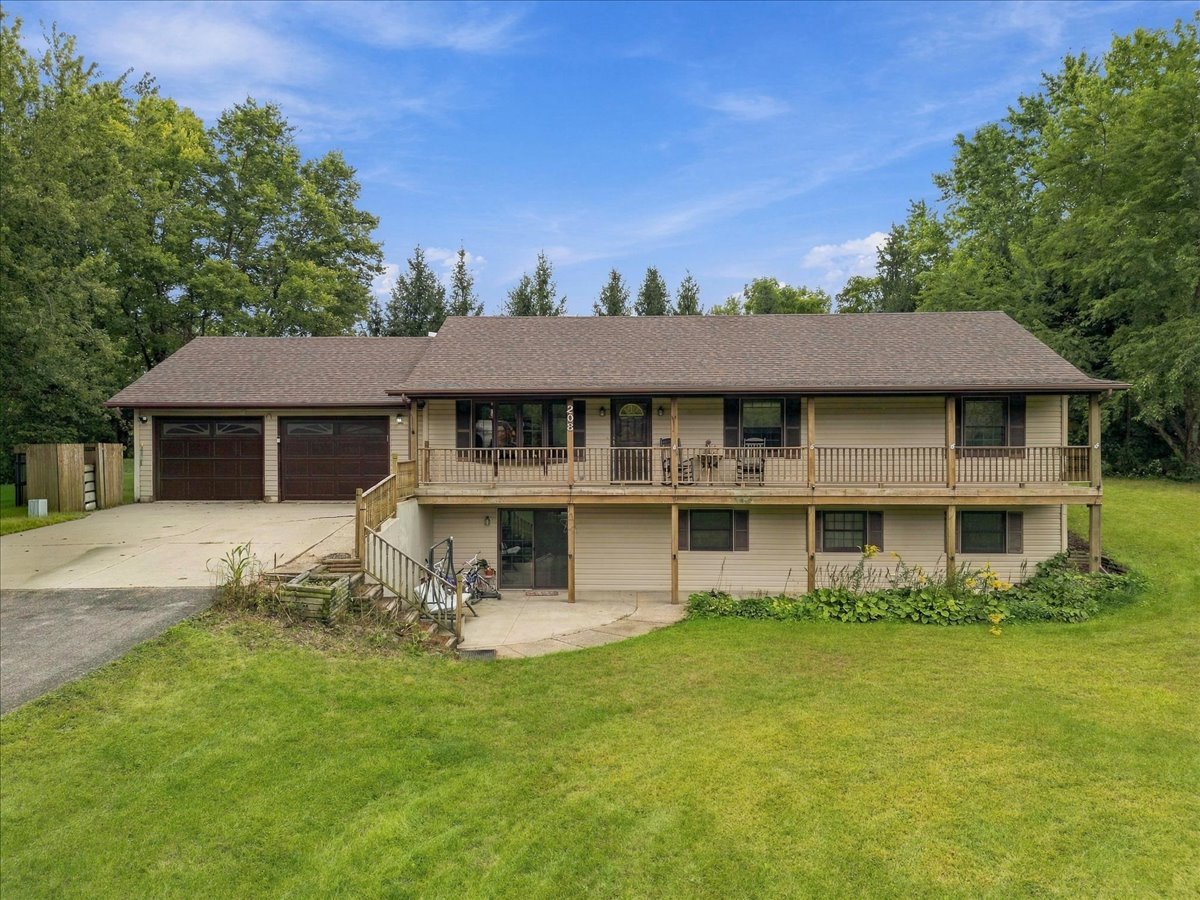 Photo 1 of Single family home for sale at 208 Willow Ln, Dixon, IL 61021 | MLS# 12762752 | Listing updated on 2026-09-24