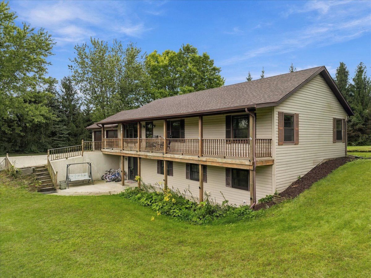 Photo 2 of Single family home for sale at 208 Willow Ln, Dixon, IL 61021 | MLS# 12762752 | Listing updated on 2026-09-24