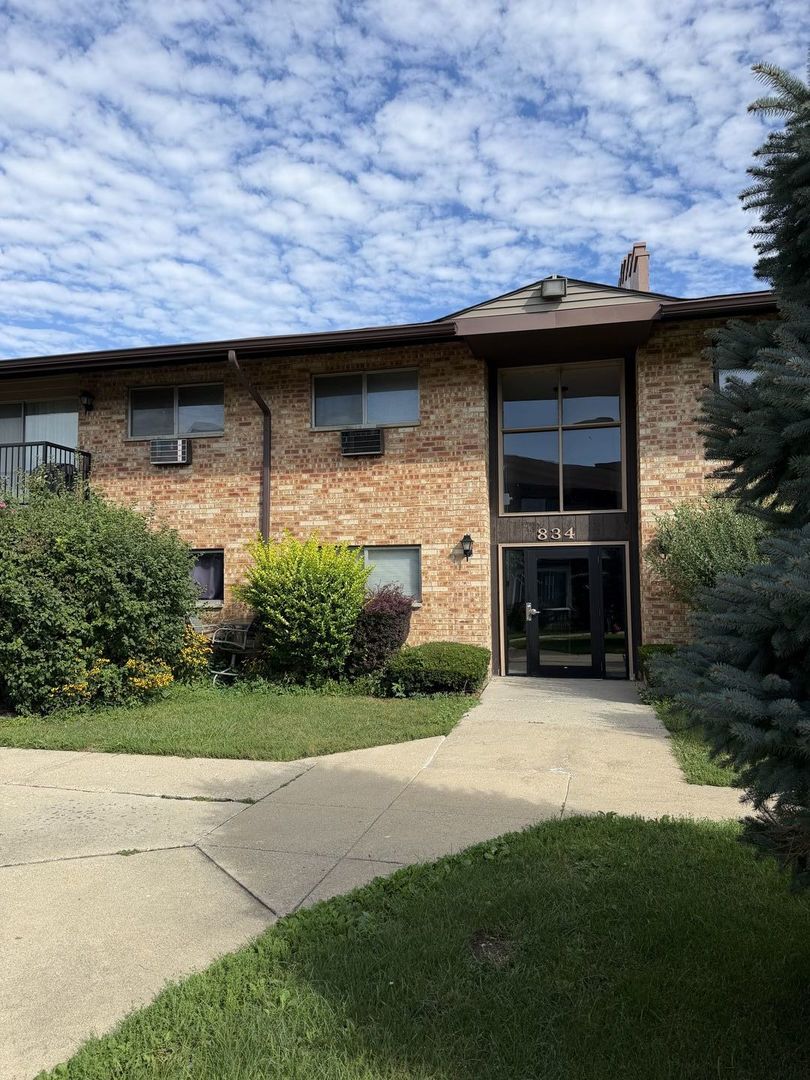Photo 2 of Condo for sale at 834 E Old Willow Rd #216, Prospect Heights, IL 60070 | MLS# 12763098 | Listing updated on 2026-09-24