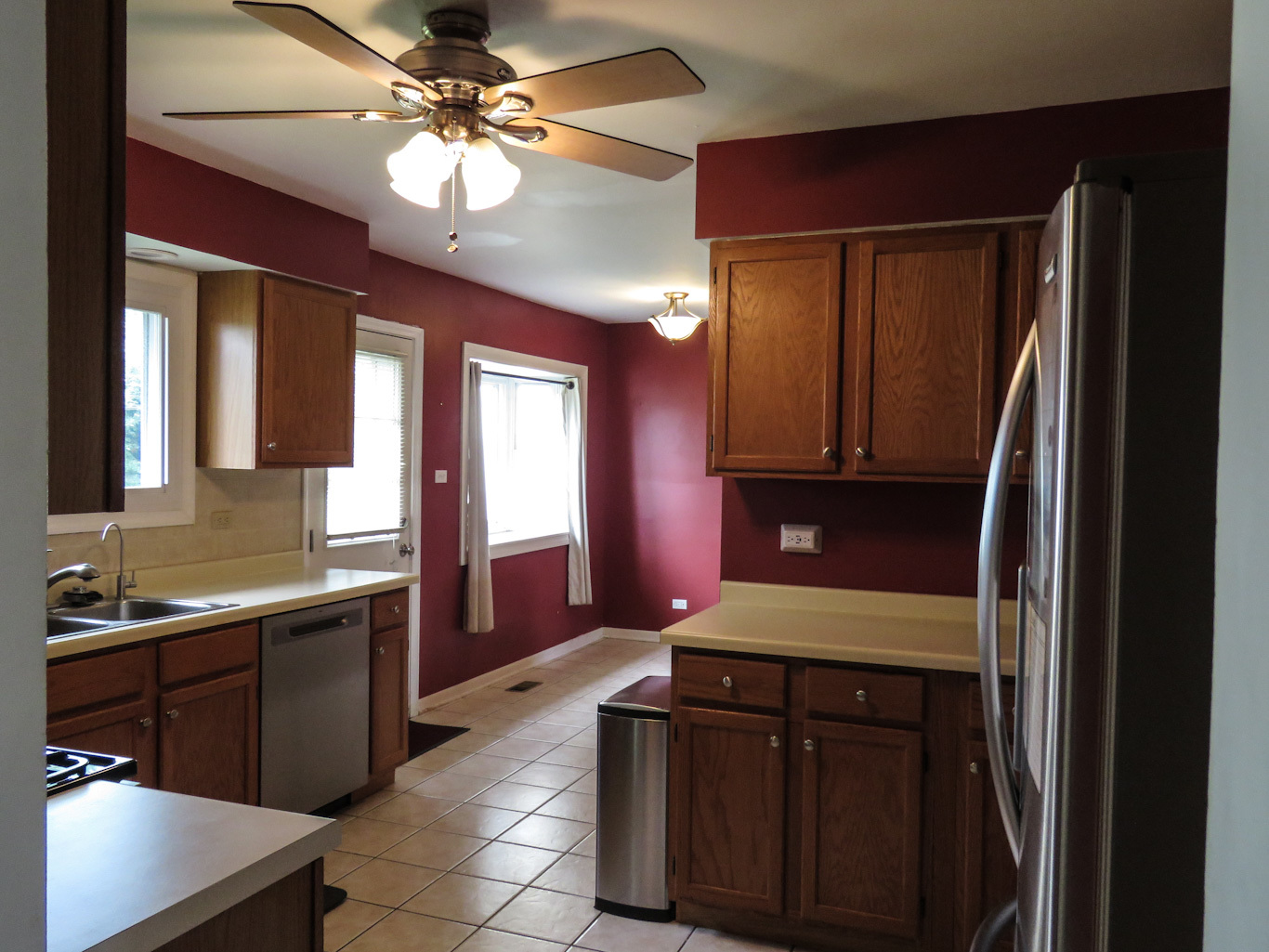 Photo 3 of Single family home for sale at 1800 N Newport Rd, Hoffman Estates, IL 60169 | MLS# 12763177 | Listing updated on 2026-09-24