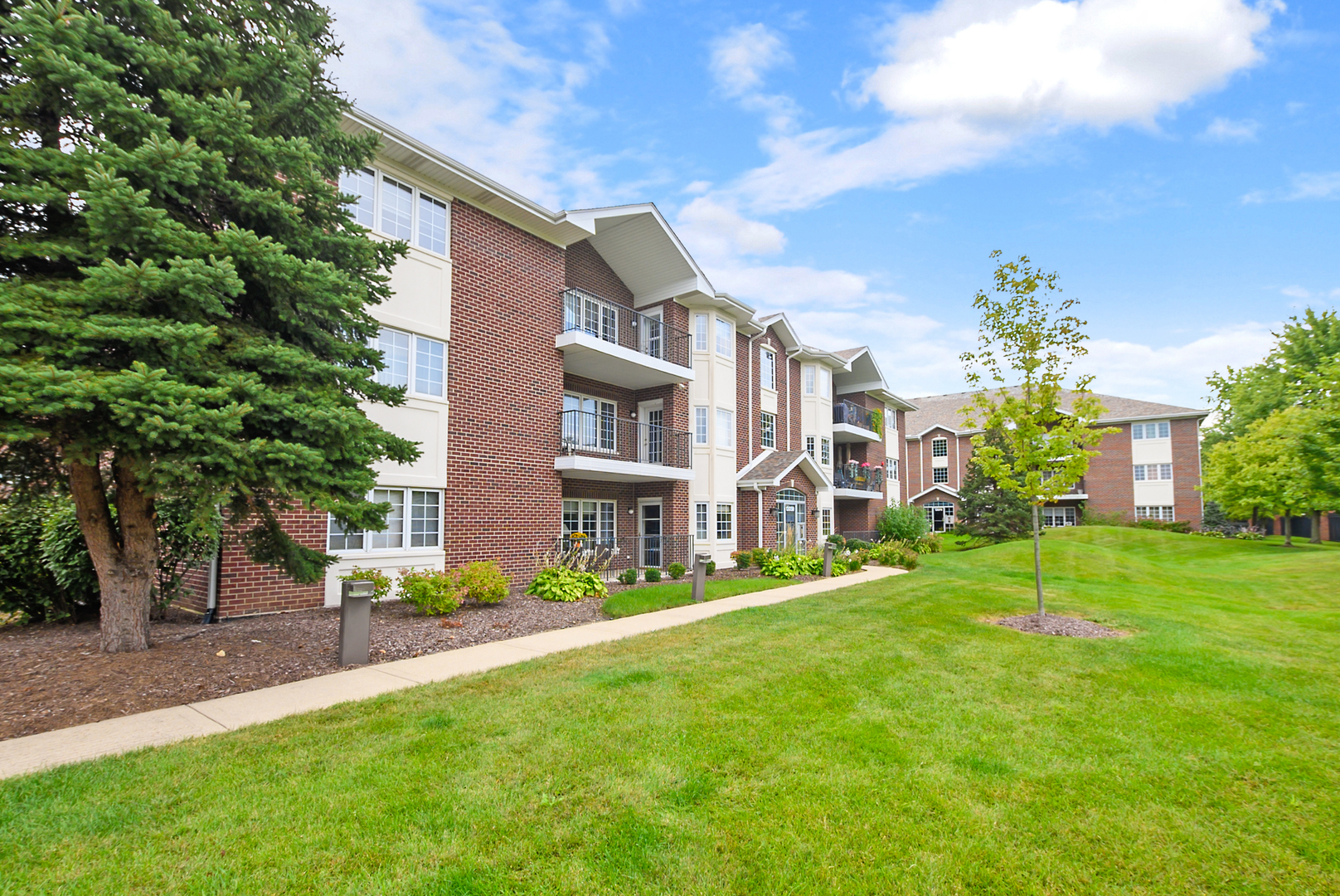 Photo 2 of Condo for sale at 13059 Laurel Glen Ct #301, Palos Heights, IL 60463 | MLS# 12763310 | Listing updated on 2026-09-24