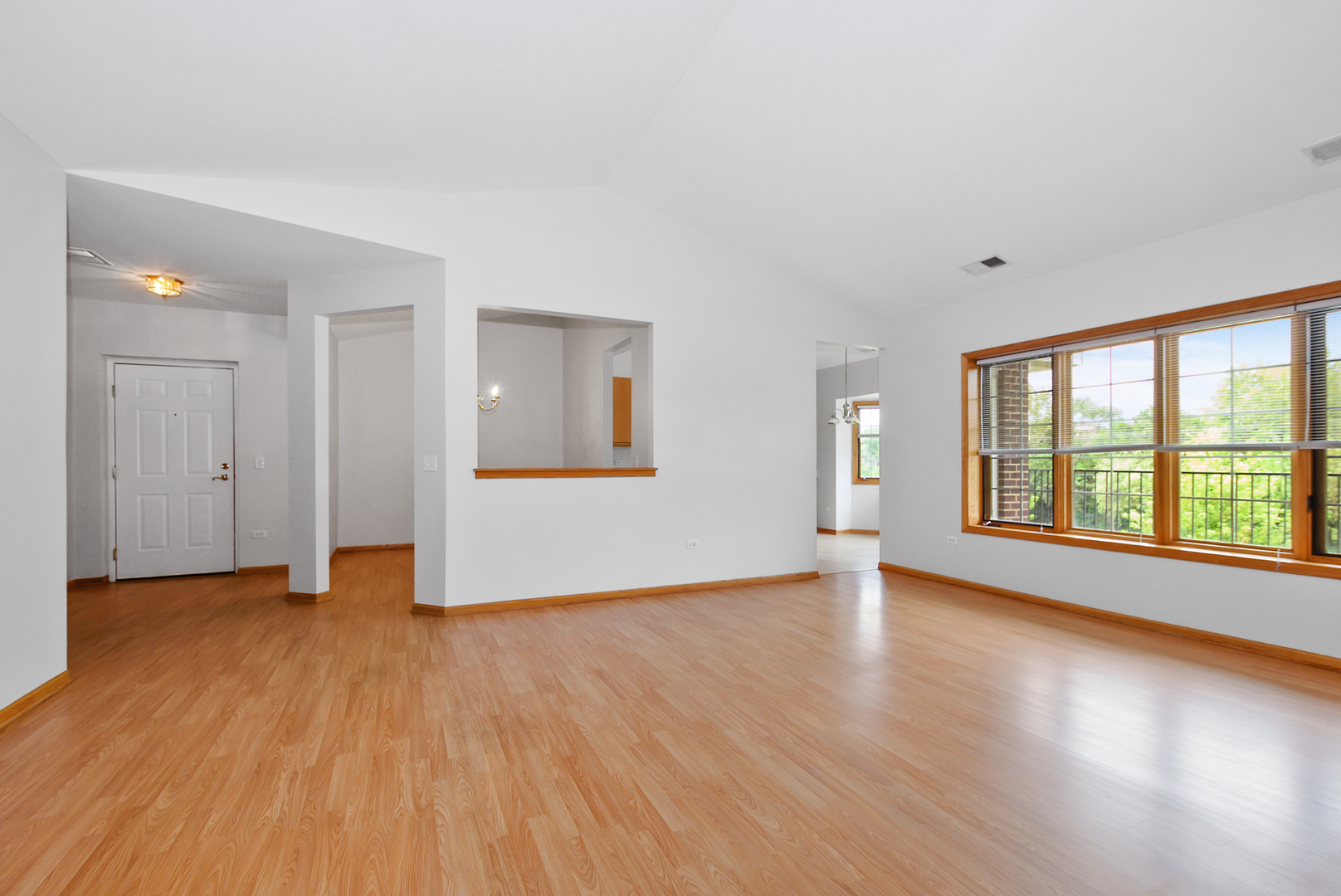 Photo 4 of Condo for sale at 13059 Laurel Glen Ct #301, Palos Heights, IL 60463 | MLS# 12763310 | Listing updated on 2026-09-24