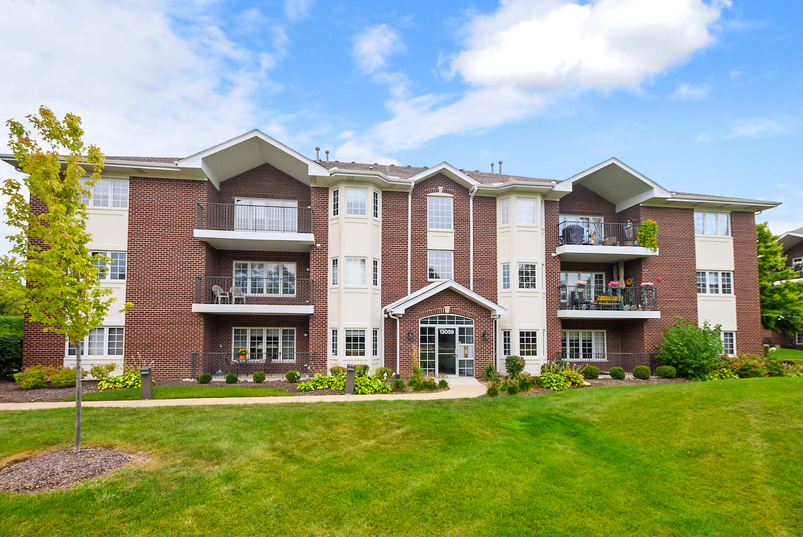 Condo for sale at 13059 Laurel Glen Ct #301, Palos Heights, IL 60463 | MLS# 12763310
