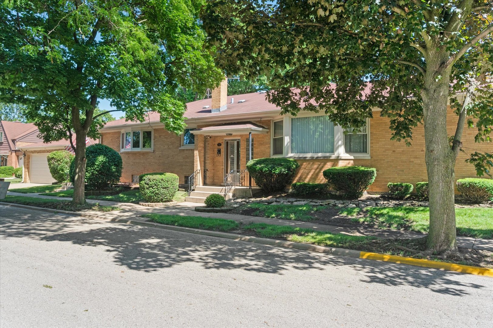 Photo 1 of Single family home for sale at 418 E End Ave, Hillside, IL 60162 | MLS# 12763386 | Listing updated on 2026-09-24
