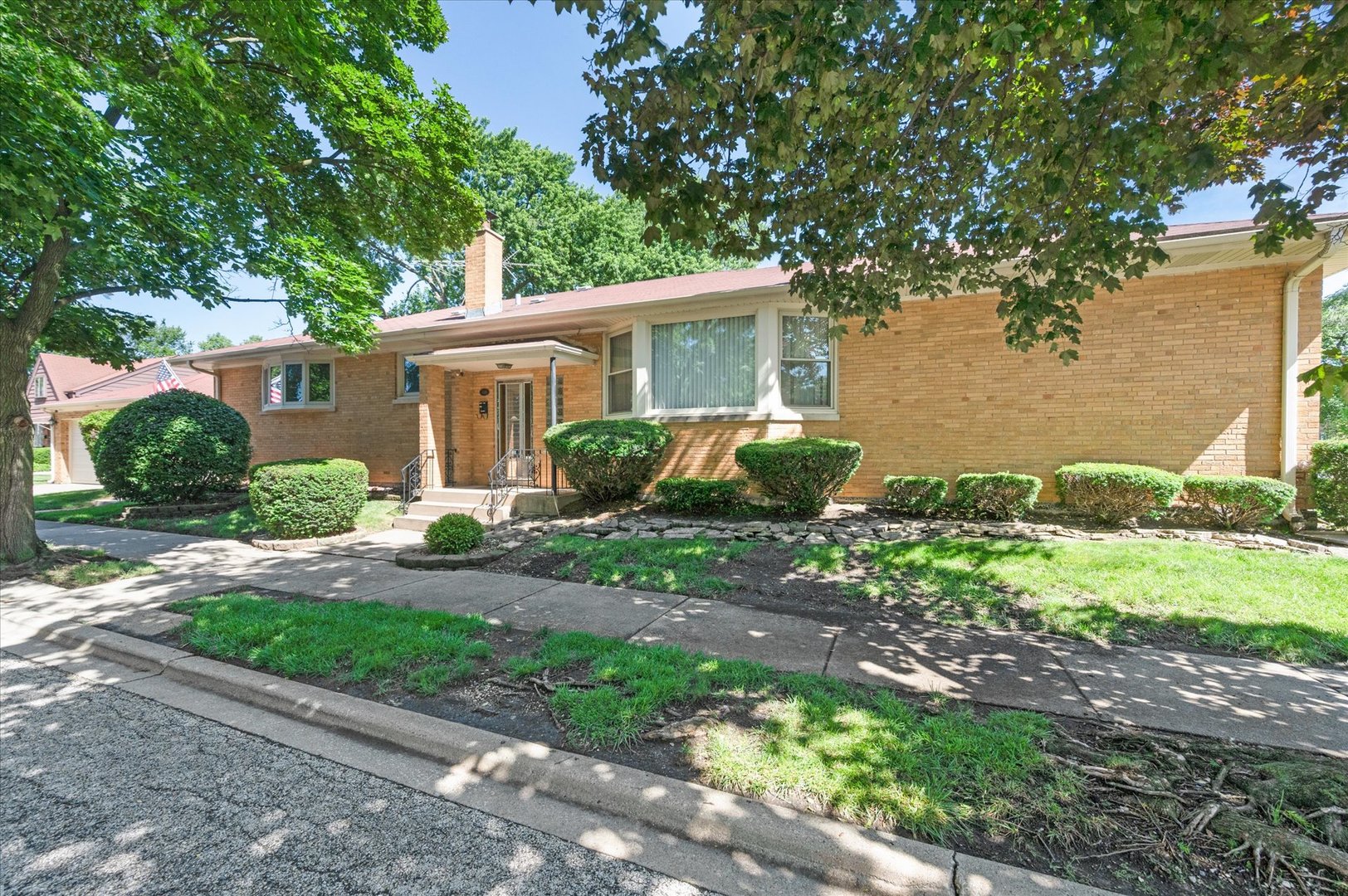 Photo 2 of Single family home for sale at 418 E End Ave, Hillside, IL 60162 | MLS# 12763386 | Listing updated on 2026-09-24