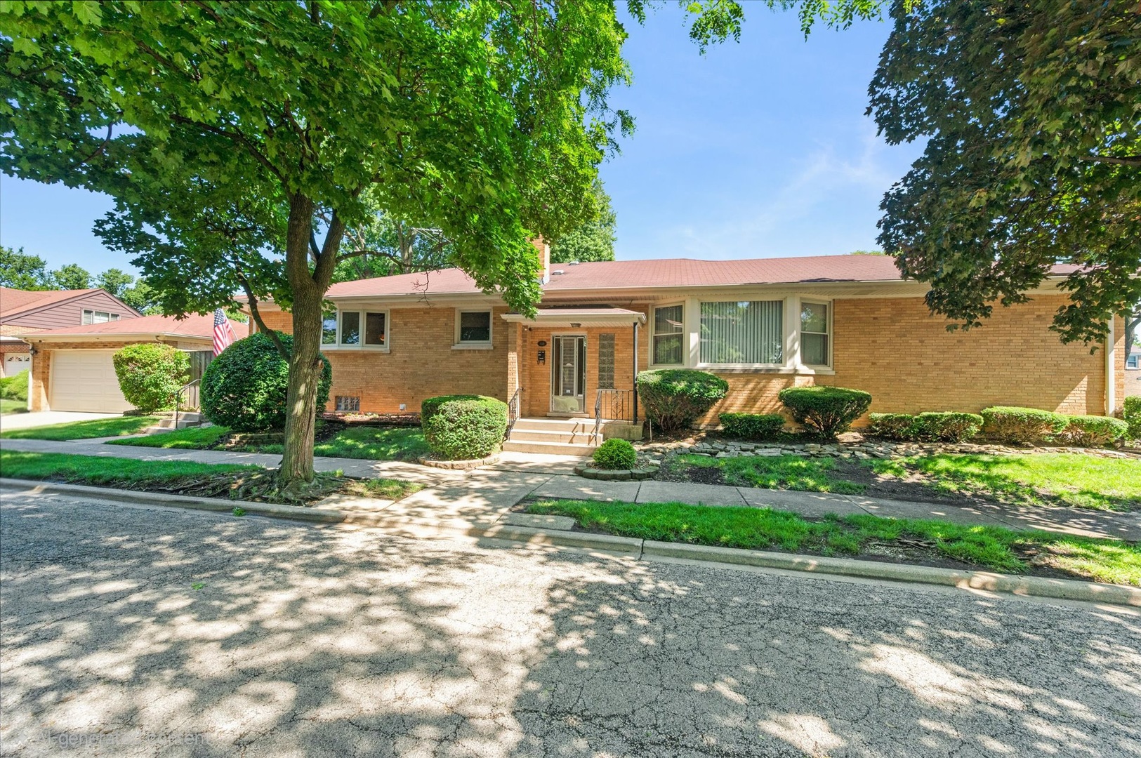 Photo 3 of Single family home for sale at 418 E End Ave, Hillside, IL 60162 | MLS# 12763386 | Listing updated on 2026-09-24