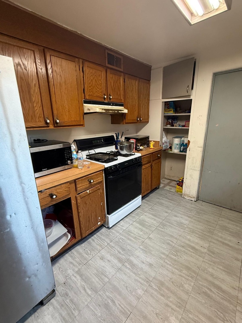 Photo 3 of Single family home for sale at 1255 Main St, Antioch, IL 60002 | MLS# 12763610 | Listing updated on 2026-09-24