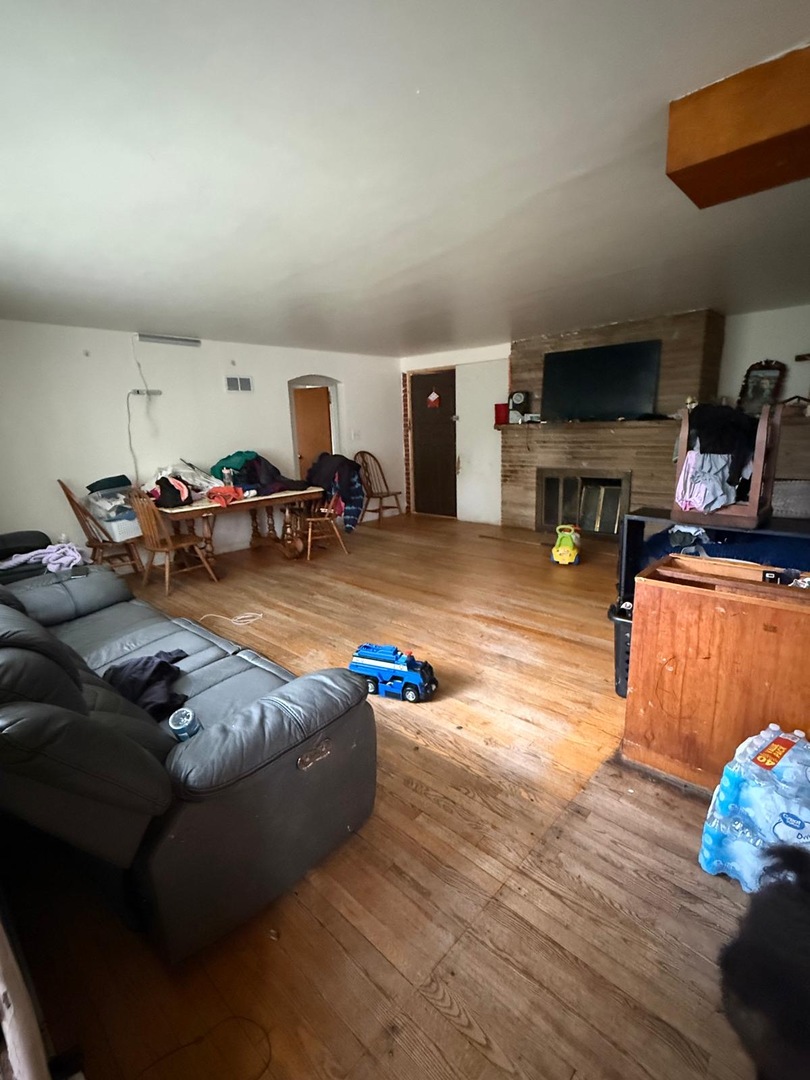 Photo 2 of Single family home for sale at 1255 Main St, Antioch, IL 60002 | MLS# 12763610 | Listing updated on 2026-09-24