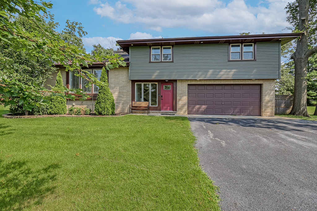 Single family home for sale at 7920 W 139th Street, Orland Park, IL 60462 | MLS# 12763655