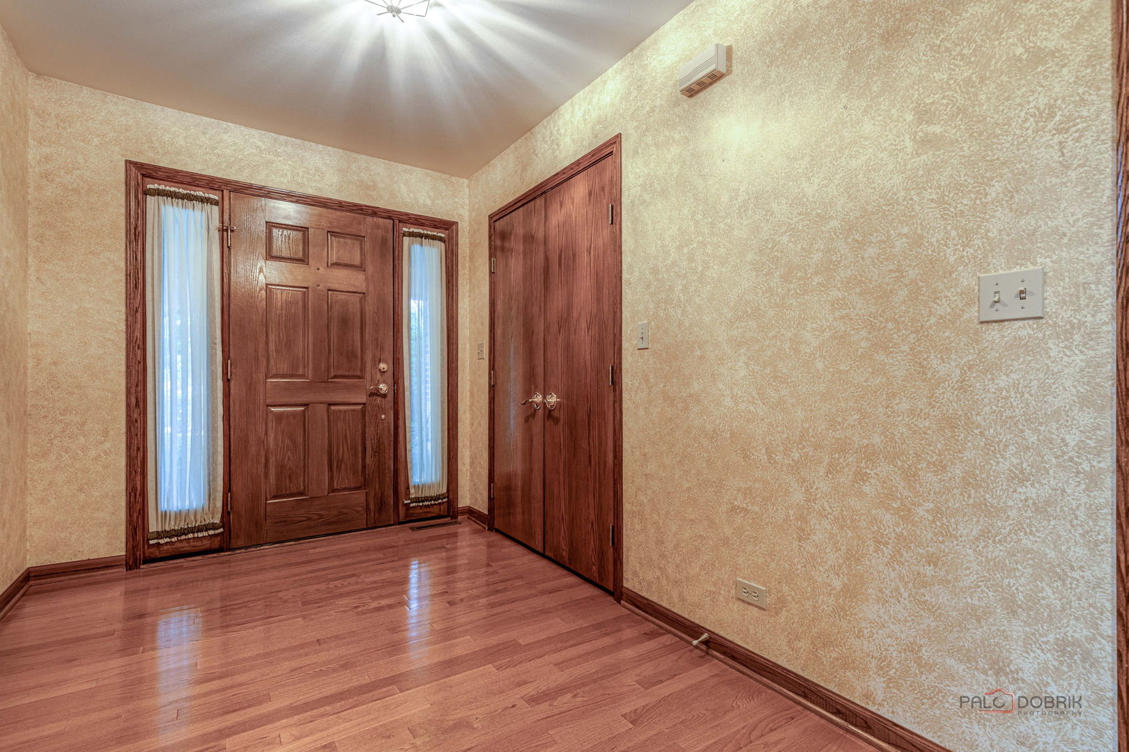 Photo 4 of Townhouse for sale at 822 Brian Ct, Gurnee, IL 60031 | MLS# 12763784 | Listing updated on 2026-09-24