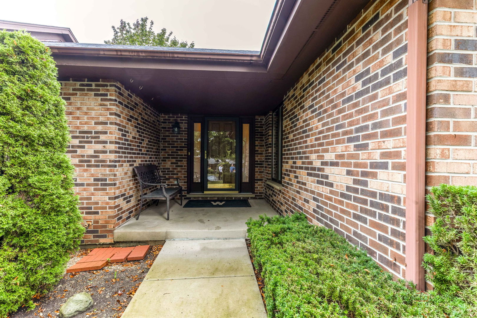 Photo 3 of Townhouse for sale at 822 Brian Ct, Gurnee, IL 60031 | MLS# 12763784 | Listing updated on 2026-09-24