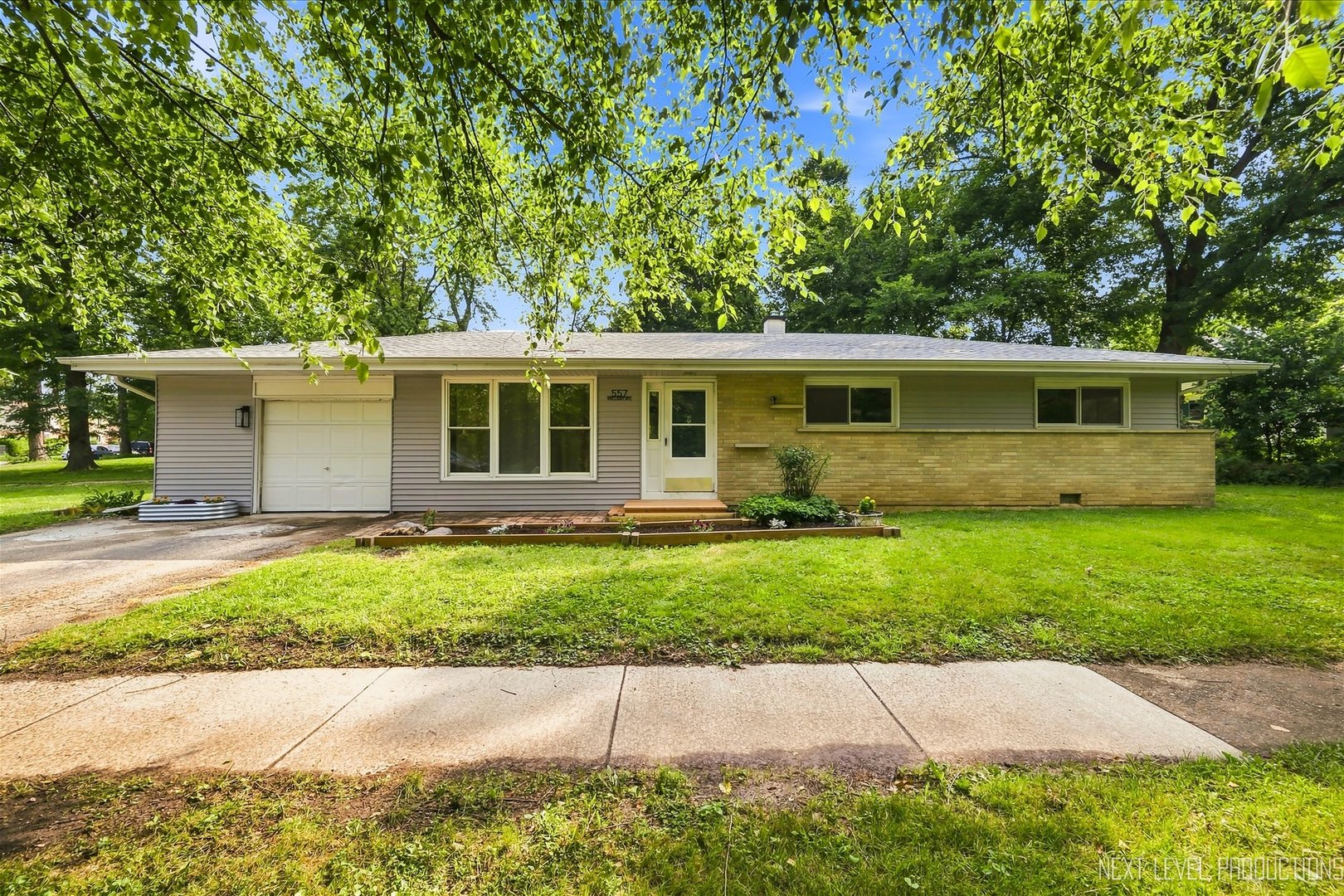 Photo 2 of Single family home for sale at 557 Willard Ave, Elgin, IL 60120 | MLS# 12763820 | Listing updated on 2026-09-24