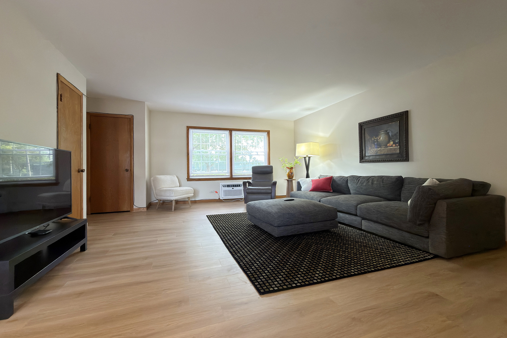 Photo 3 of Condo for sale at 914 W St James St #1, Arlington Heights, IL 60005 | MLS# 12763868 | Listing updated on 2026-09-24
