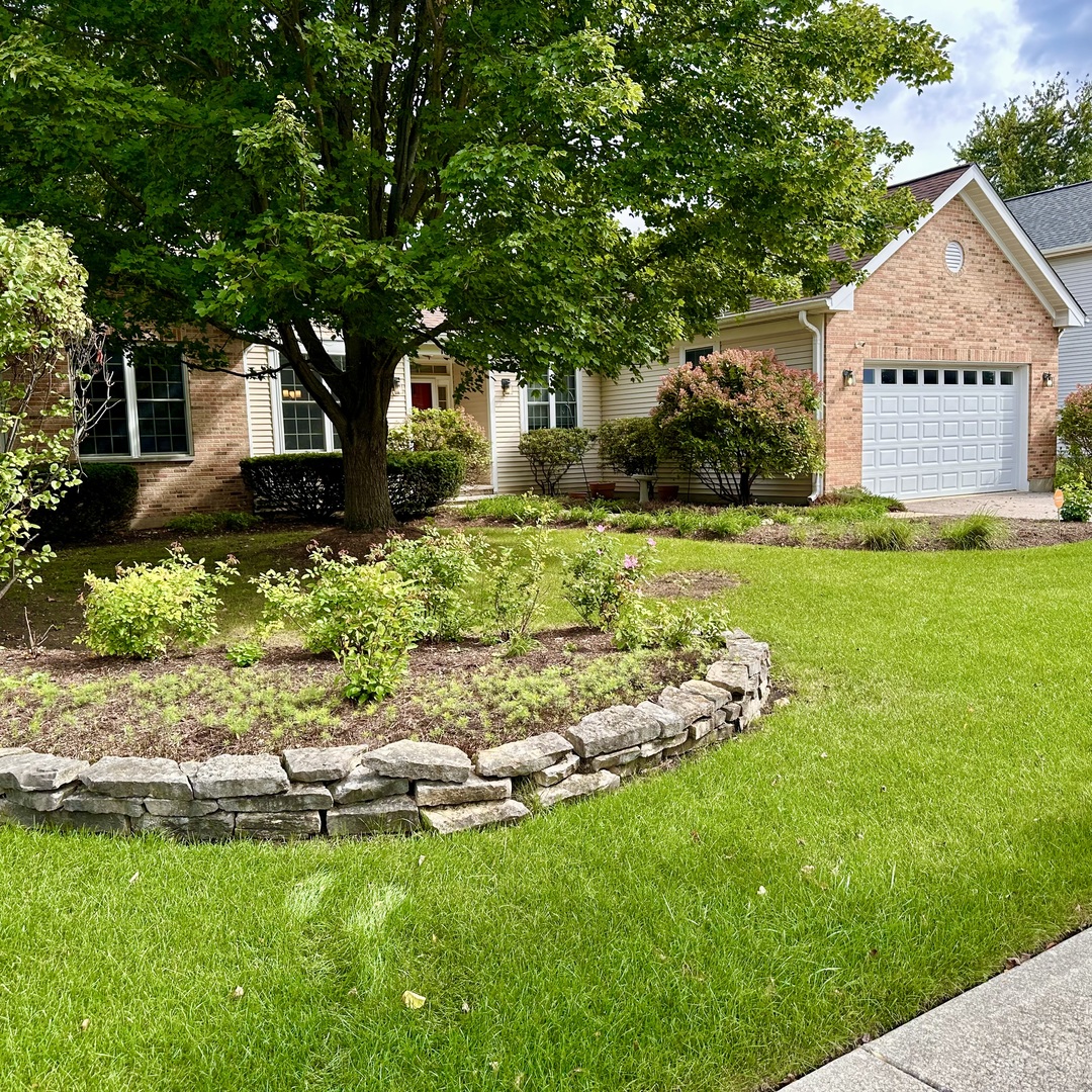 Photo 3 of Single family home for sale at 1896 School House Ln, Aurora, IL 60506 | MLS# 12763935 | Listing updated on 2026-09-24