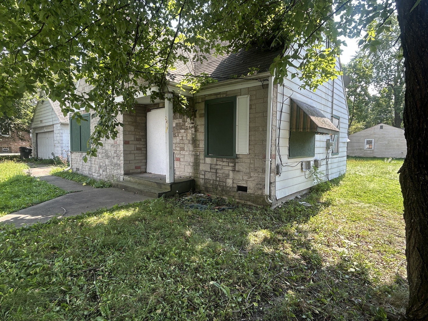 Photo 4 of Single family home for sale at 241 W Sibley Blvd, South Holland, IL 60473 | MLS# 12763977 | Listing updated on 2026-09-24