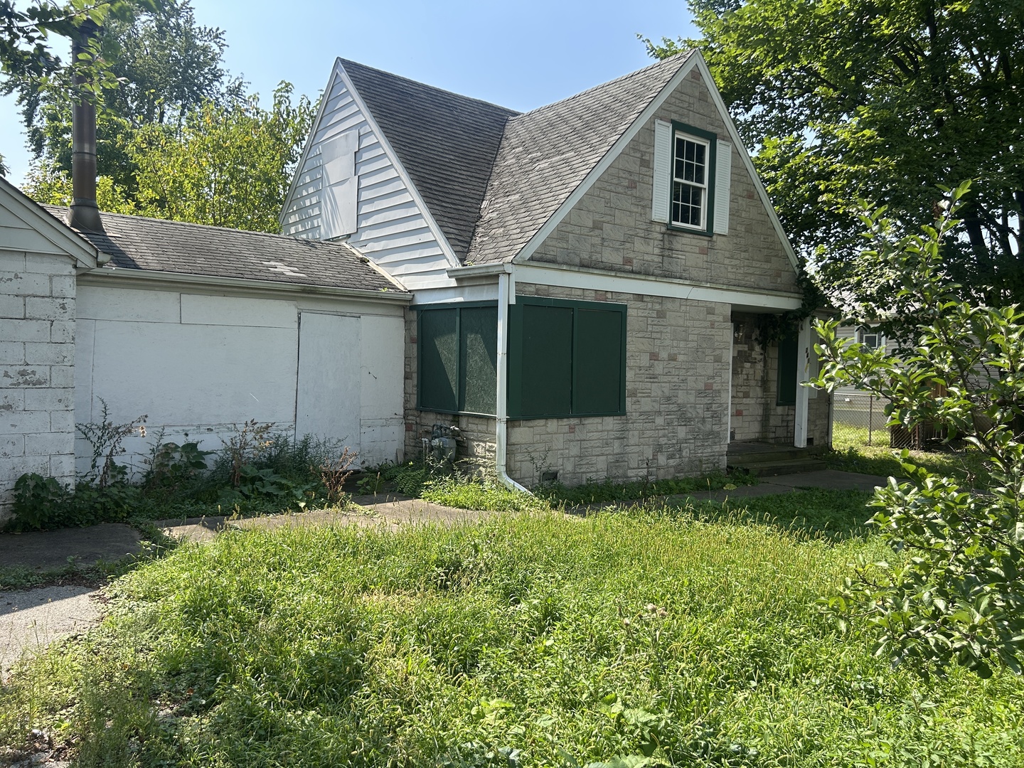 Photo 3 of Single family home for sale at 241 W Sibley Blvd, South Holland, IL 60473 | MLS# 12763977 | Listing updated on 2026-09-24