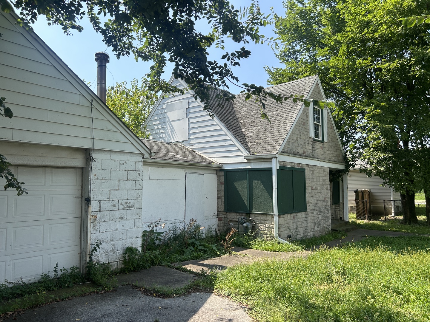Photo 3 of Single family home for sale at 241 W Sibley Blvd, South Holland, IL 60473 | MLS# 12763977 | Listing updated on 2026-09-24