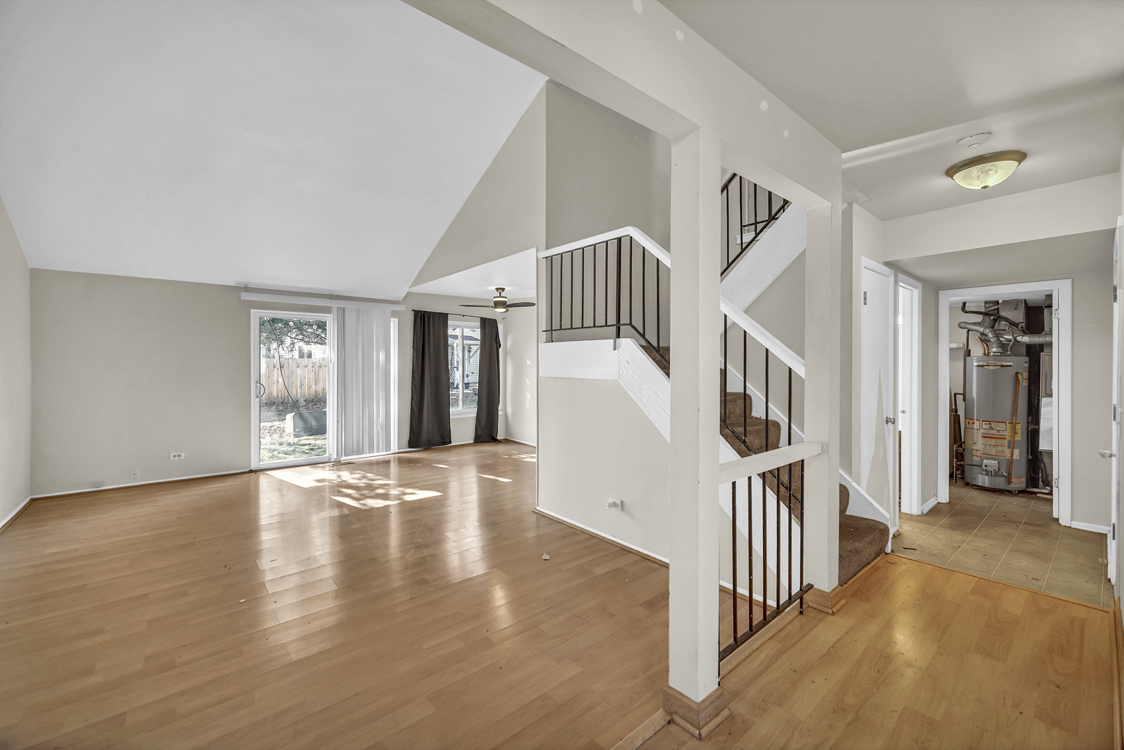 Photo 4 of Townhouse for sale at 545 Alton Ct, Carol Stream, IL 60188 | MLS# 12764044 | Listing updated on 2026-09-24