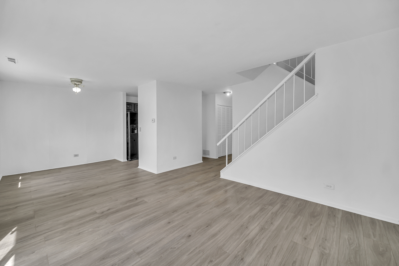 Photo 3 of Townhouse for sale at 526 Alton Ct, Carol Stream, IL 60188 | MLS# 12764050 | Listing updated on 2026-09-24