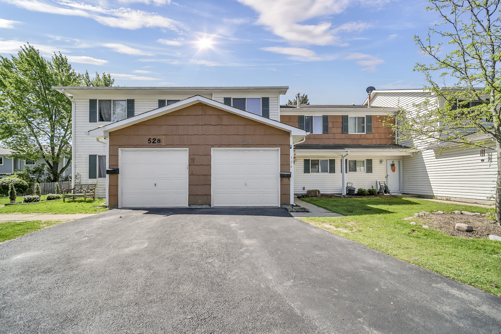 Photo 2 of Townhouse for sale at 526 Alton Ct, Carol Stream, IL 60188 | MLS# 12764050 | Listing updated on 2026-09-24