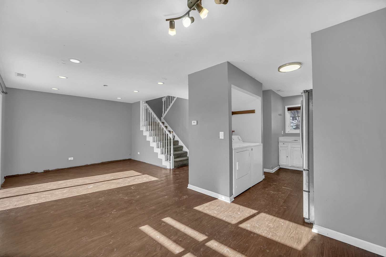 Photo 4 of Townhouse for sale at 454 Esselen Ct, Carol Stream, IL 60188 | MLS# 12764053 | Listing updated on 2026-09-24