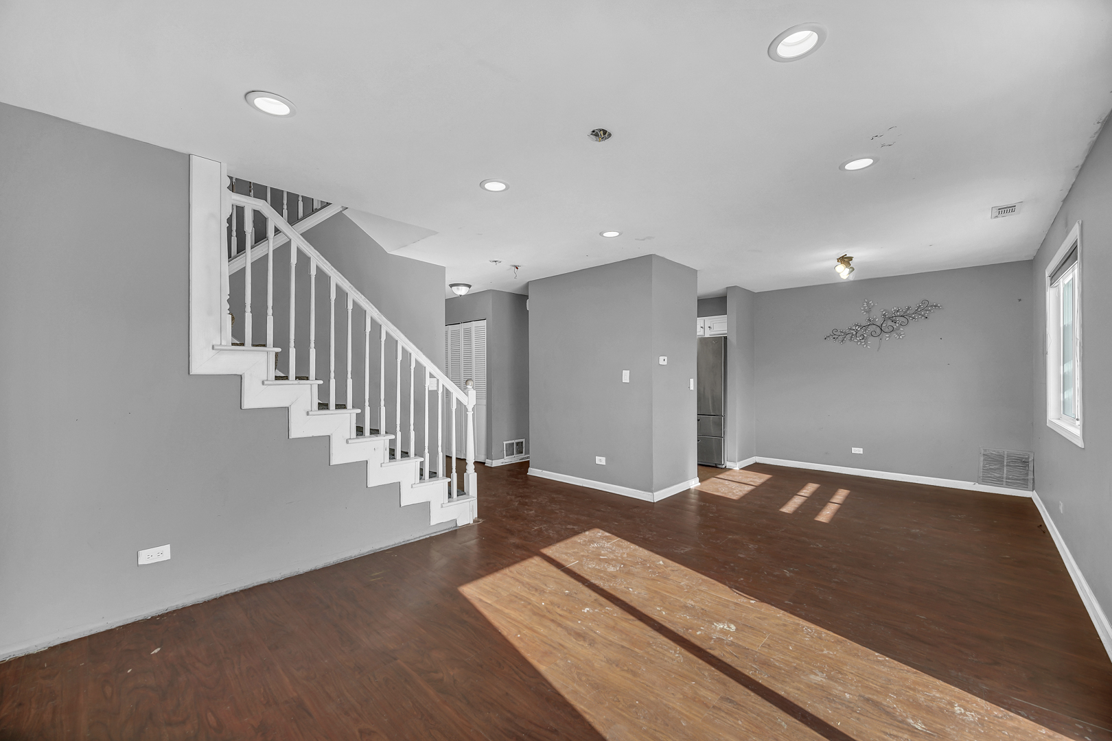 Photo 3 of Townhouse for sale at 454 Esselen Ct, Carol Stream, IL 60188 | MLS# 12764053 | Listing updated on 2026-09-24