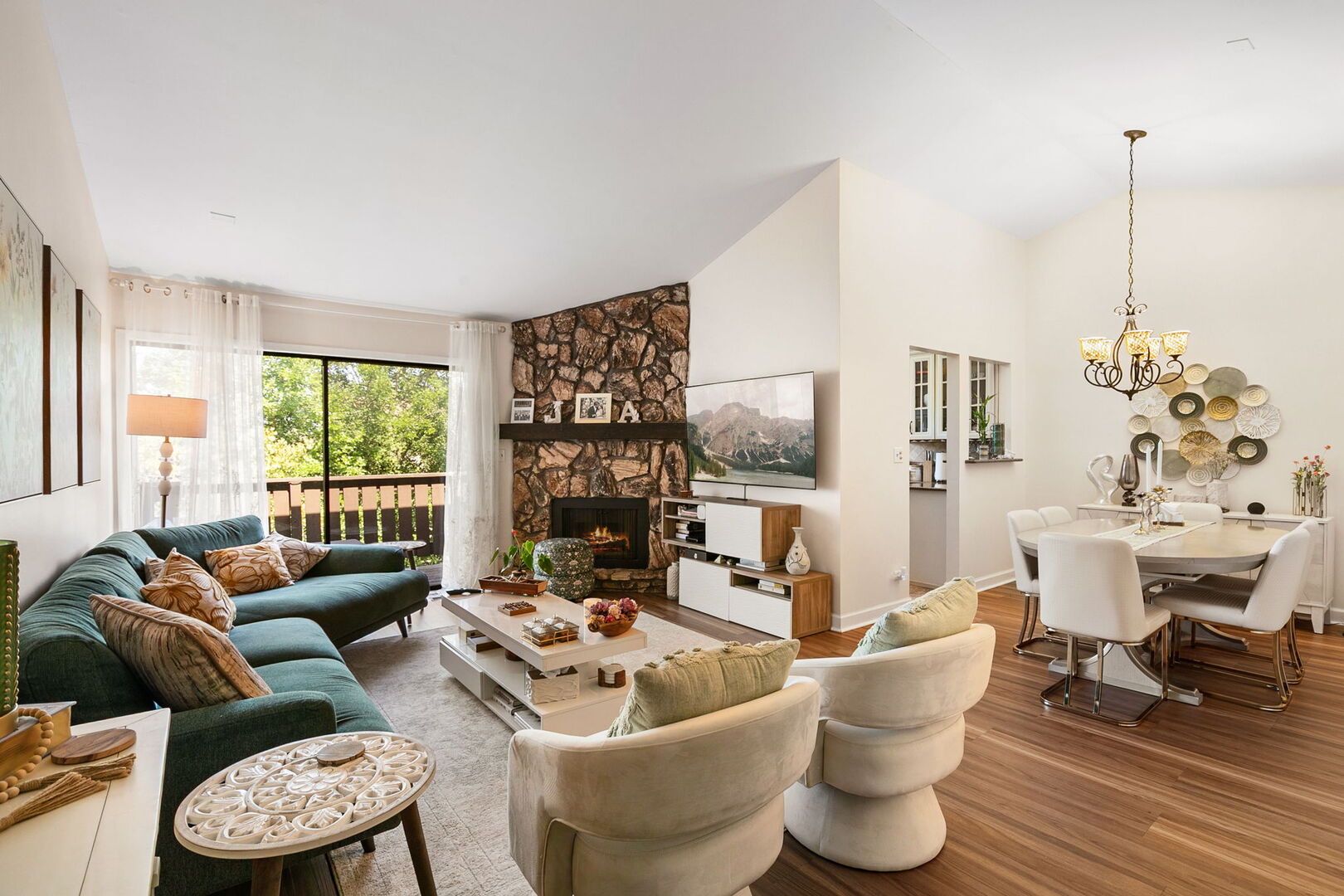 Listing Photo 5 - Condo for sale in building located at 2249 N Enlund Dr, Palatine, IL 60074 - Unit #4