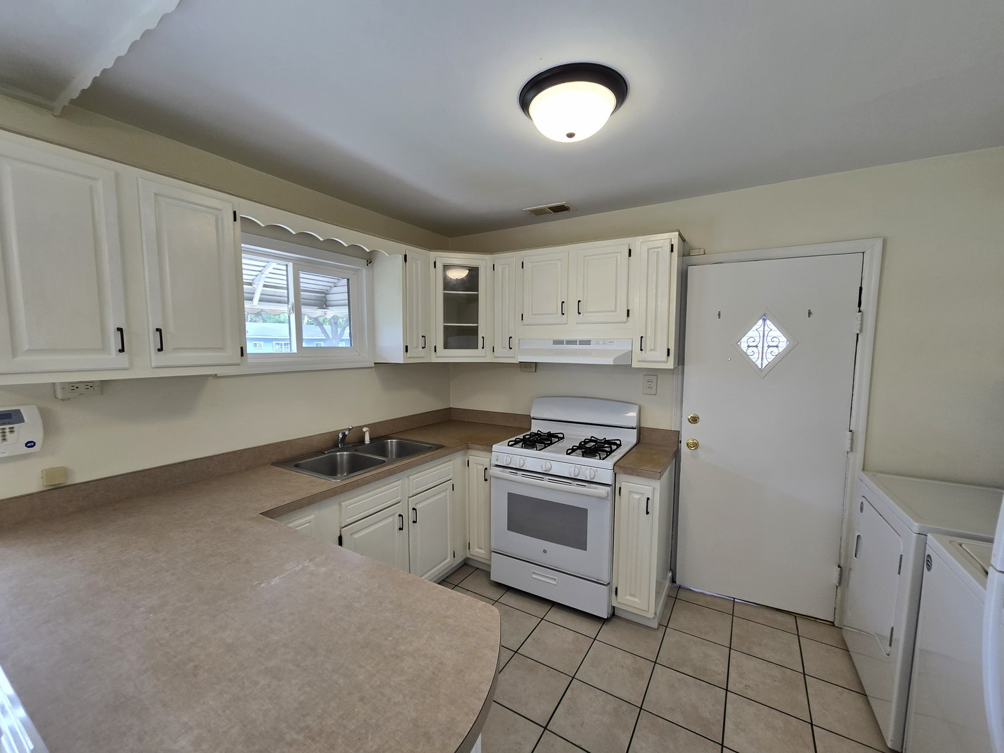 Photo 4 of Single family home for sale at 16516 Spaulding Ave, Markham, IL 60428 | MLS# 12764089 | Listing updated on 2026-09-24