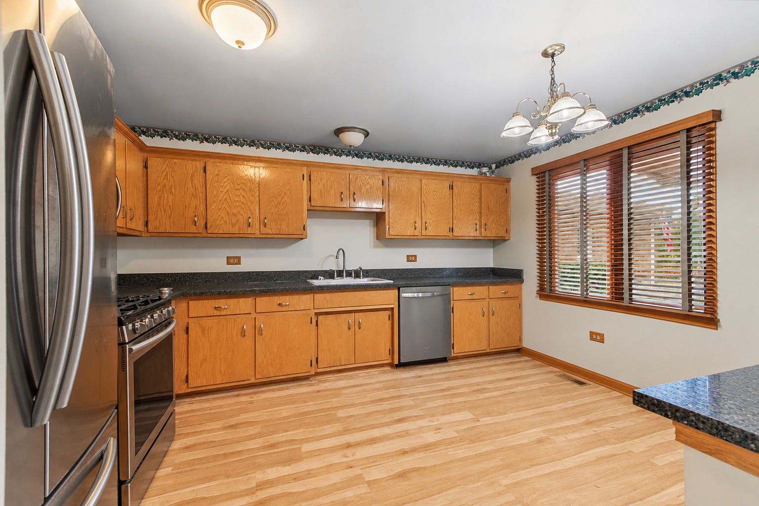 Photo 4 of Townhouse for sale at 19418 Cranfield Ln, Tinley Park, IL 60487 | MLS# 12764447 | Listing updated on 2026-09-24
